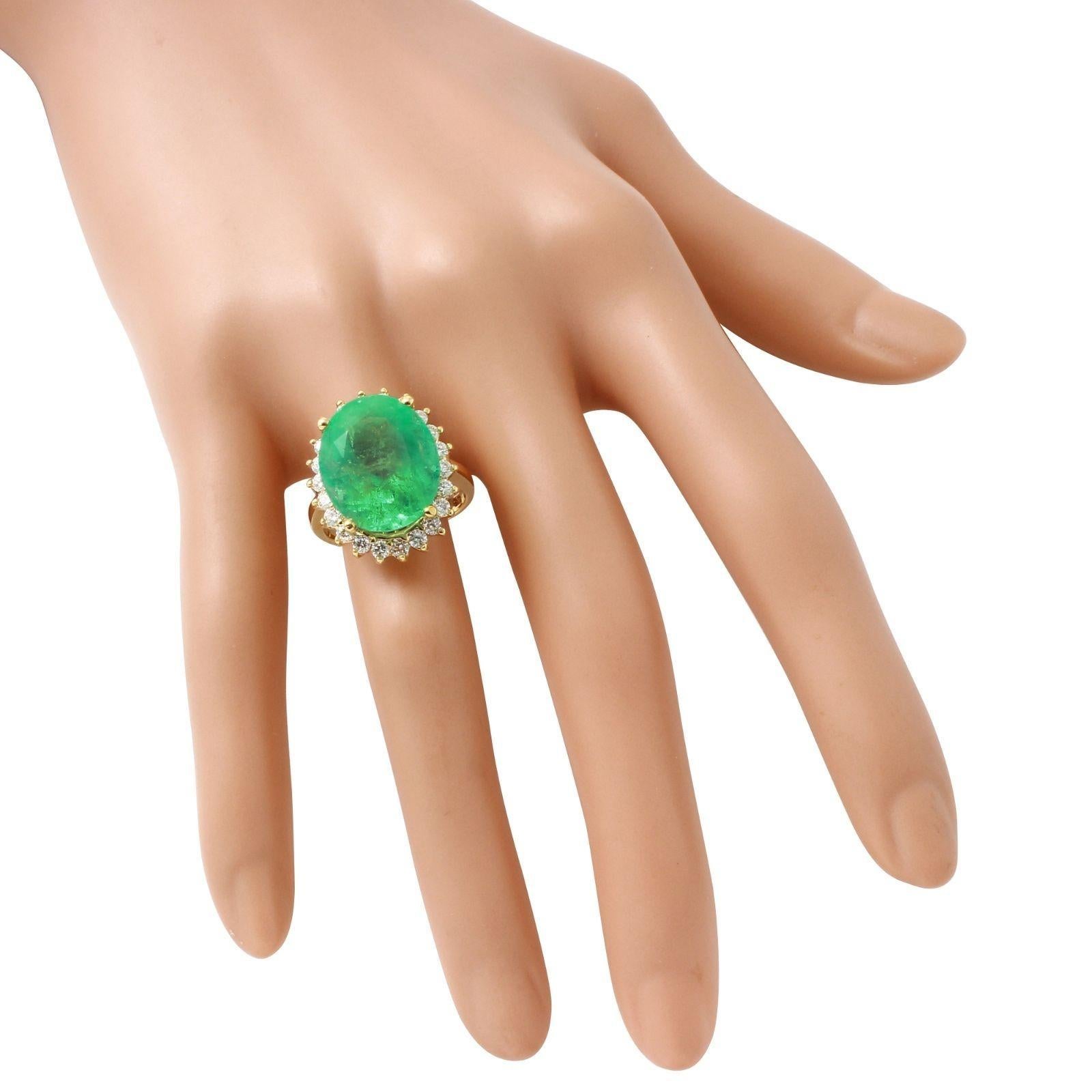 Women's 13.00 Carat Natural Emerald and Diamond 14 Karat Solid Yellow Gold Ring For Sale