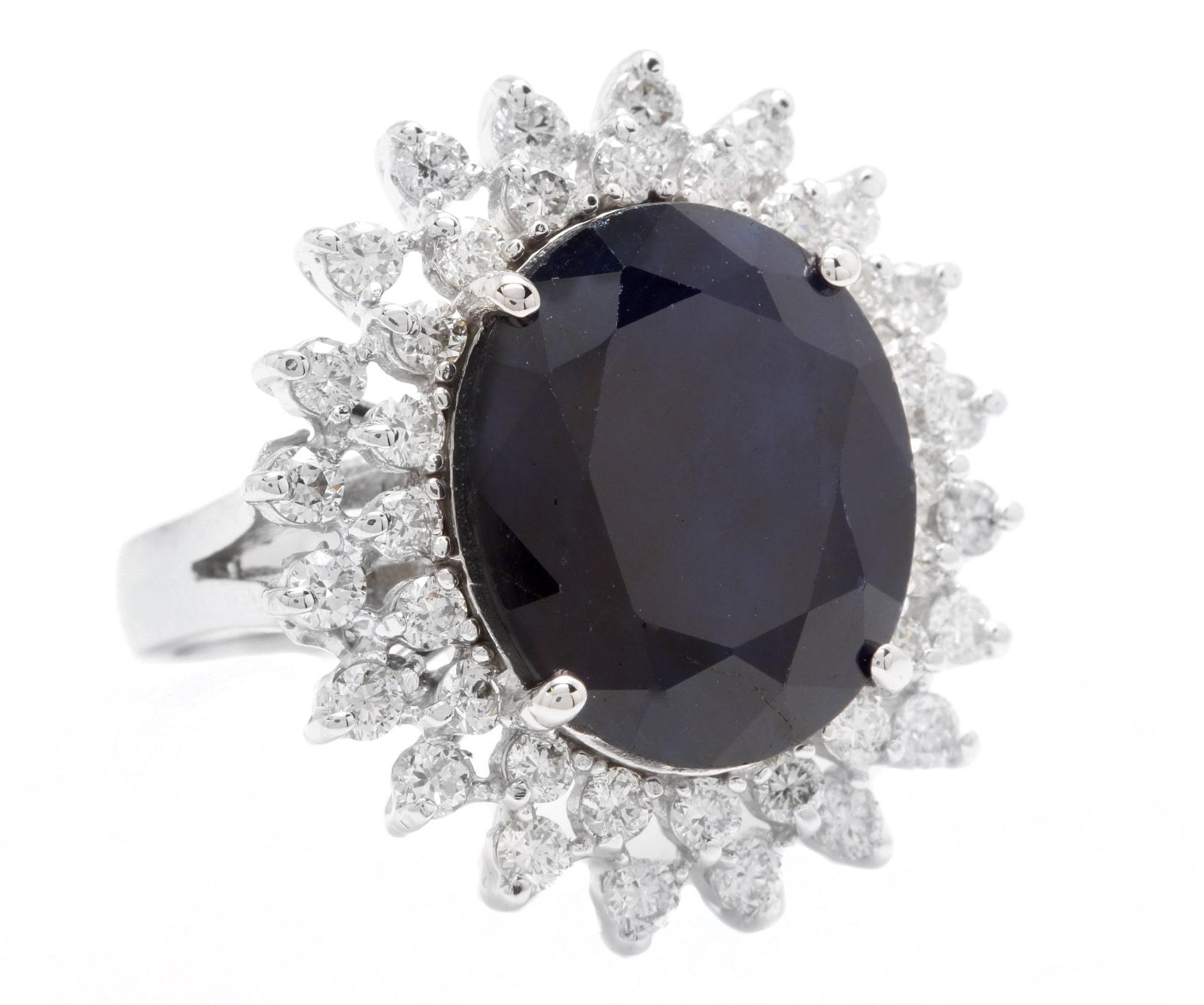13.00 Karat Natürlicher Saphir und Diamant 14K Massiv Weißgold Ring

Empfohlener Wiederbeschaffungswert: Ca. $7.300,00

Gesamtgewicht des natürlichen Saphirs im Ovalschliff: Ca. 11.00 Karat 

Saphir Maße: Ca. 15.00 x 13.00mm

Sapphire Behandlung: