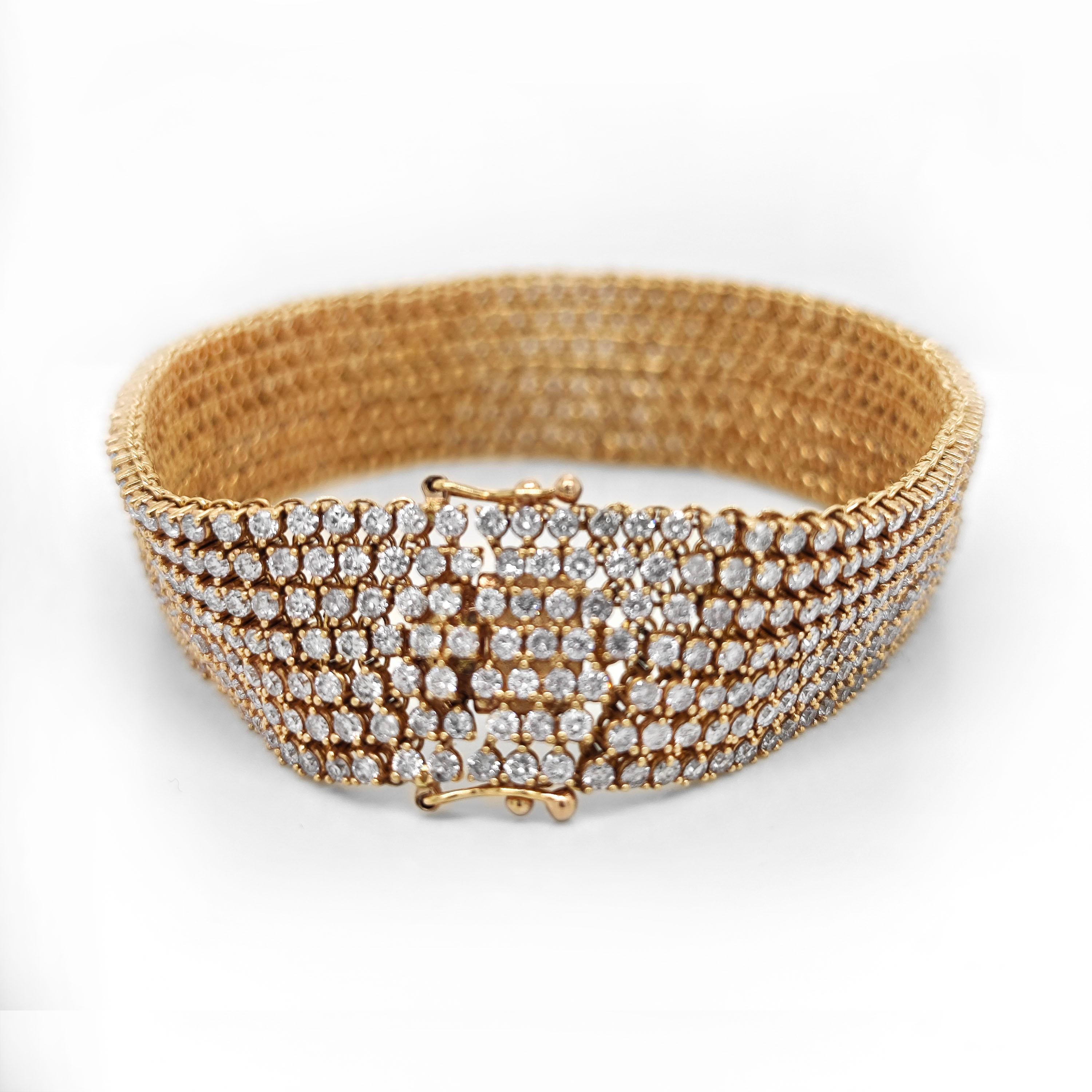 Round Cut 13.00 Carats White Diamond Rose Gold Bracelet For Sale