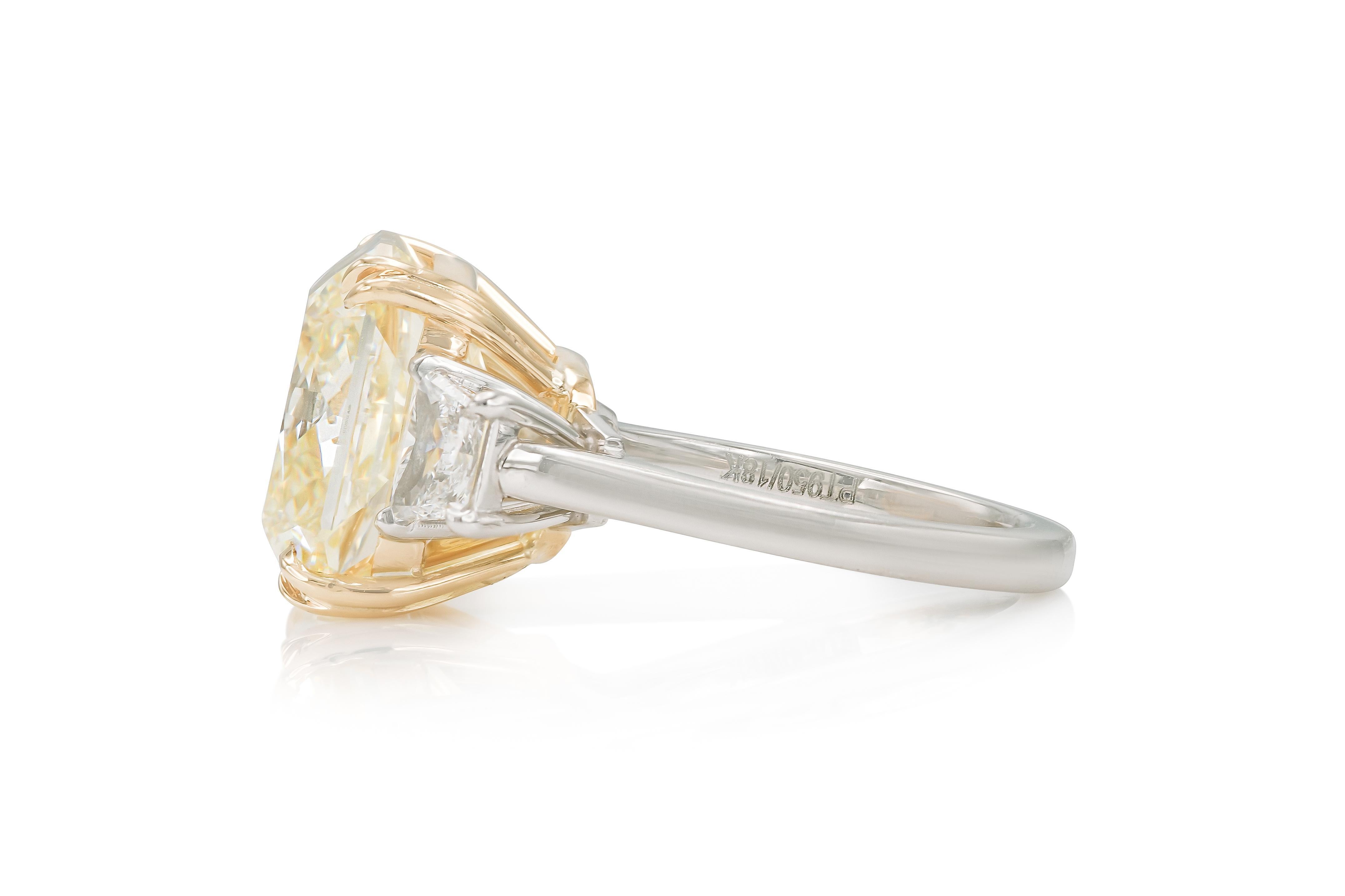 Taille radiant Bague de fiançailles de 13,02 carats avec diamant jaune fantaisie taille carrée radiant en vente