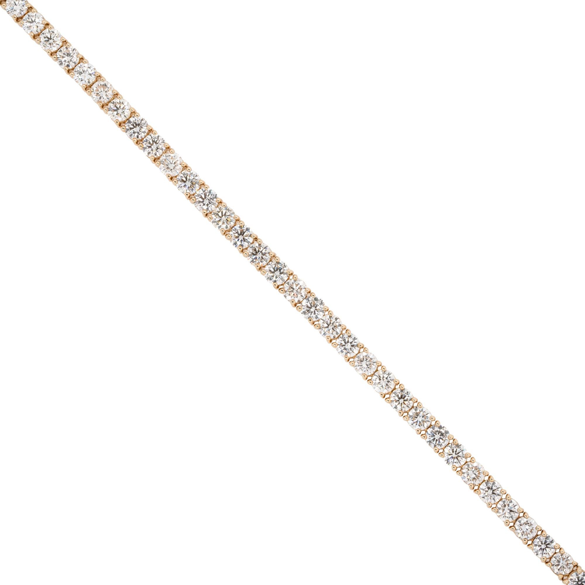 MATERIAL: 14k Gelbgold
Diamant-Details: Ca. 13,03ctw von rund geschliffenen Diamanten. Die Diamanten haben eine Farbe von G/H und eine Reinheit von VS.
Abmessungen des Armbands: 7 Zoll in der Länge und 4,5 mm breit
Gesamtgewicht: 14,3g