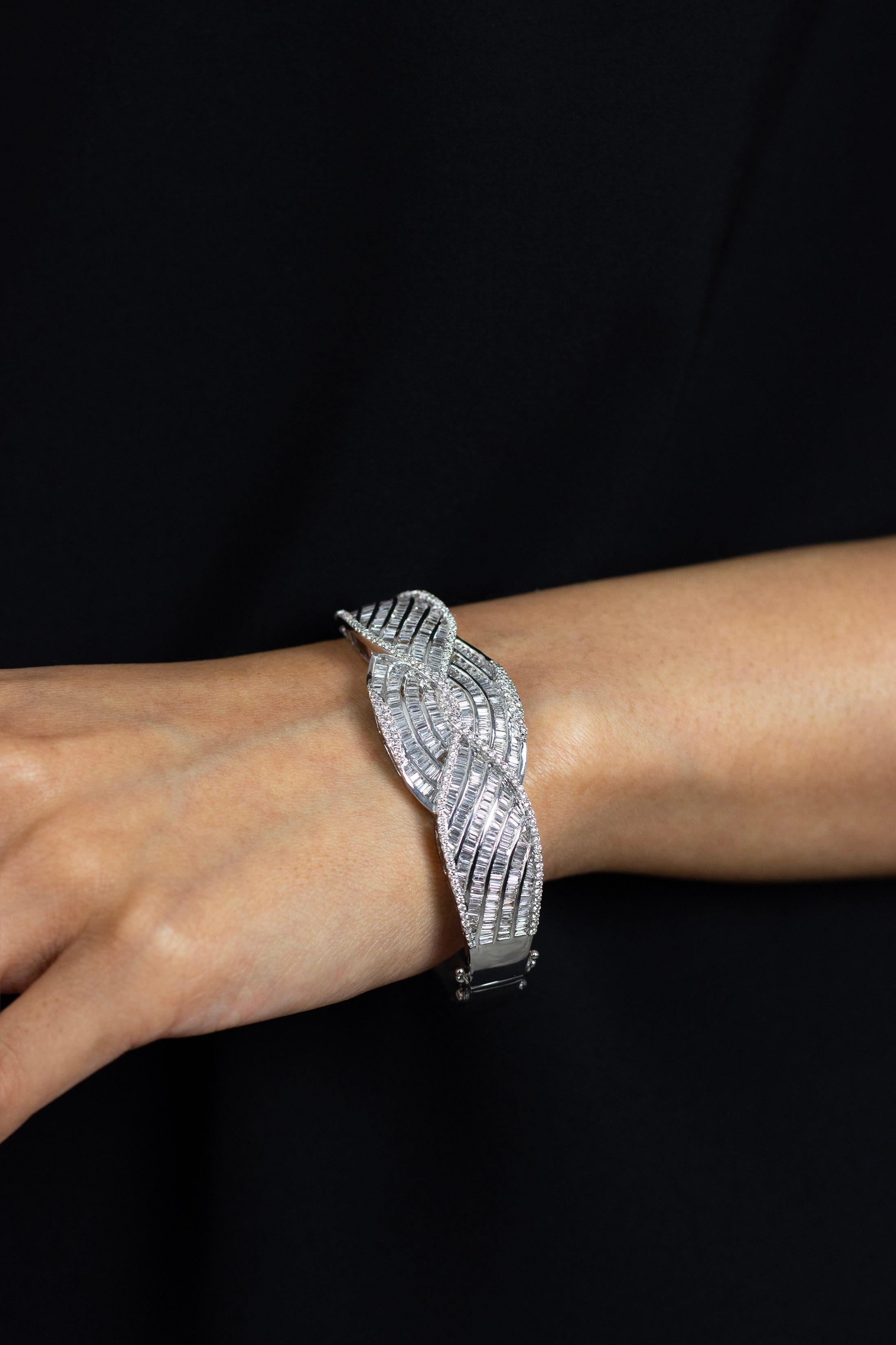 Contemporary 13.03 Carats Total Baguette and Round Diamonds Bangle Bracelet For Sale