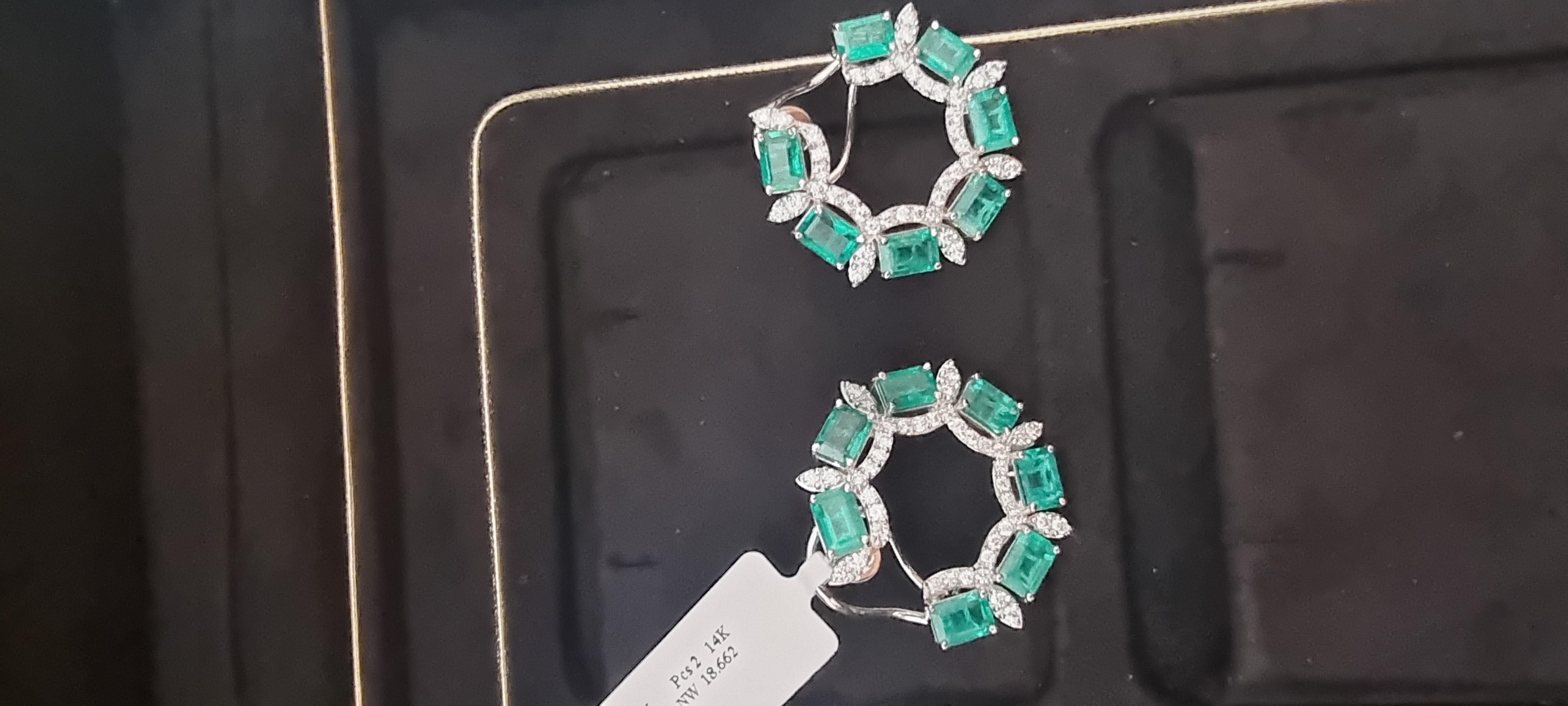 13.04 carats Natural Zambian Emerald and 2.25 carats Diamond Earring in 14k Gold In New Condition For Sale In New York, NY