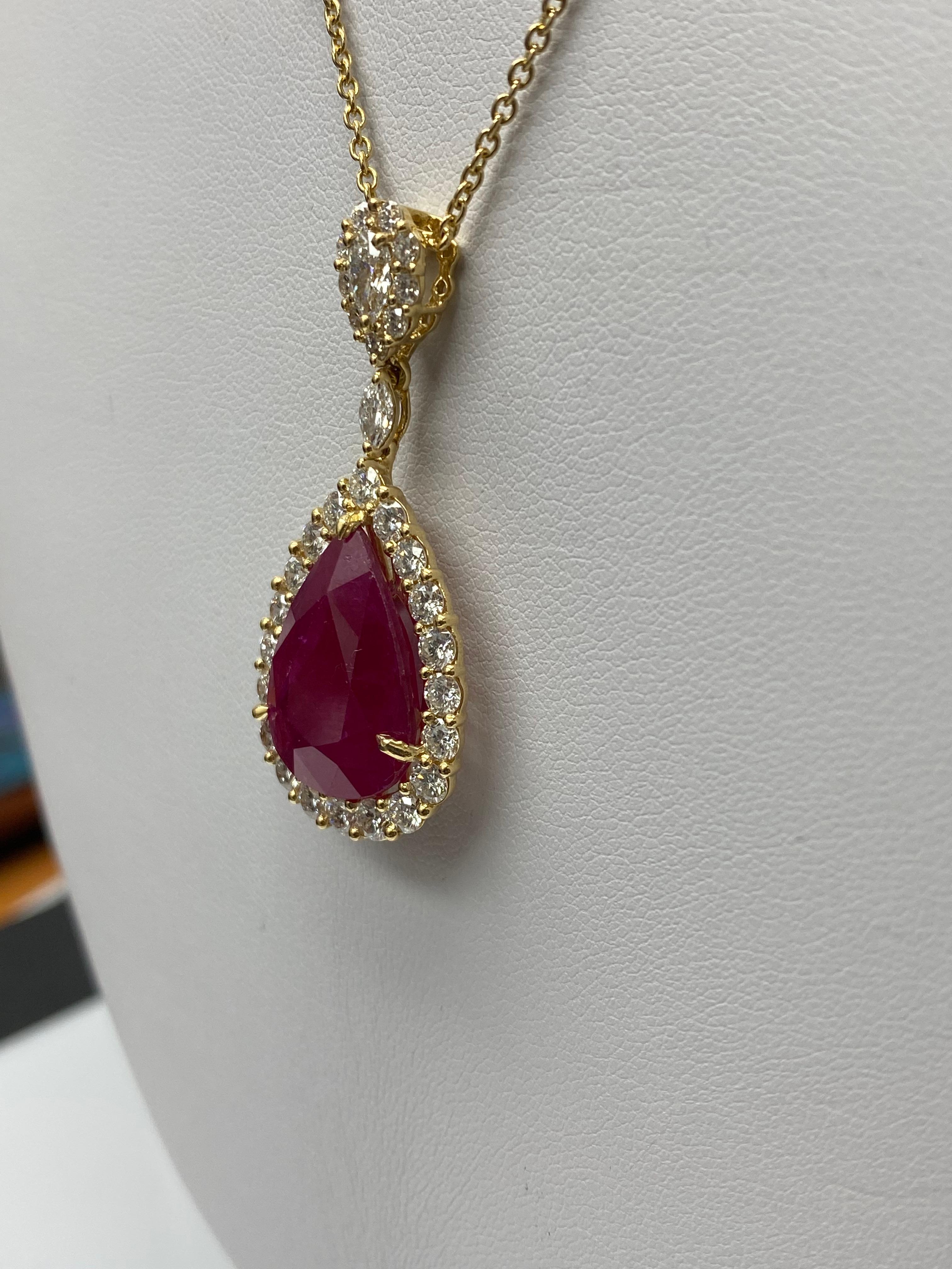 Collier poire 13.05 carats Rubis Diamant en or jaune 18K en vente 4
