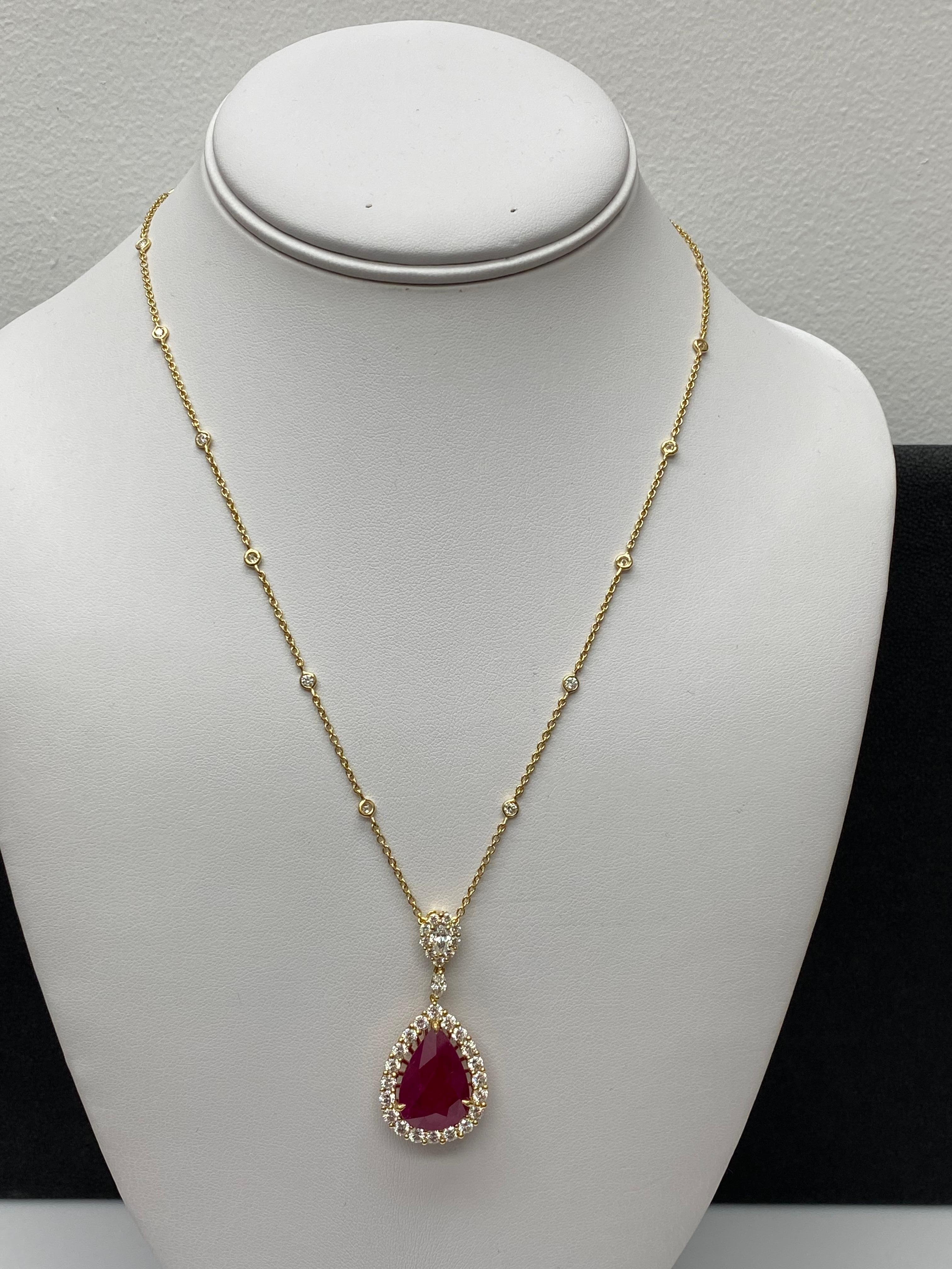 Collier poire 13.05 carats Rubis Diamant en or jaune 18K en vente 6