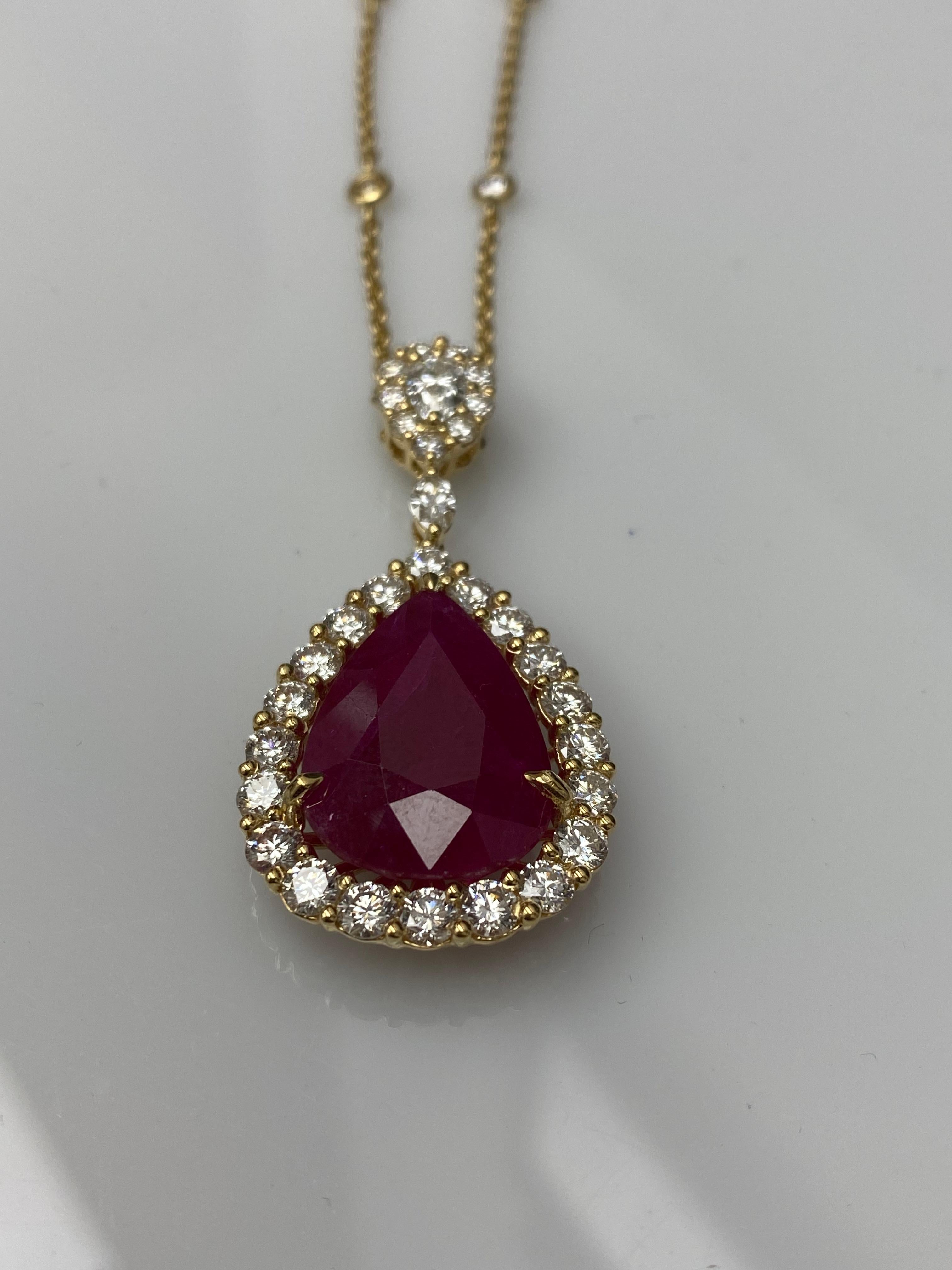 Collier poire 13.05 carats Rubis Diamant en or jaune 18K en vente 8