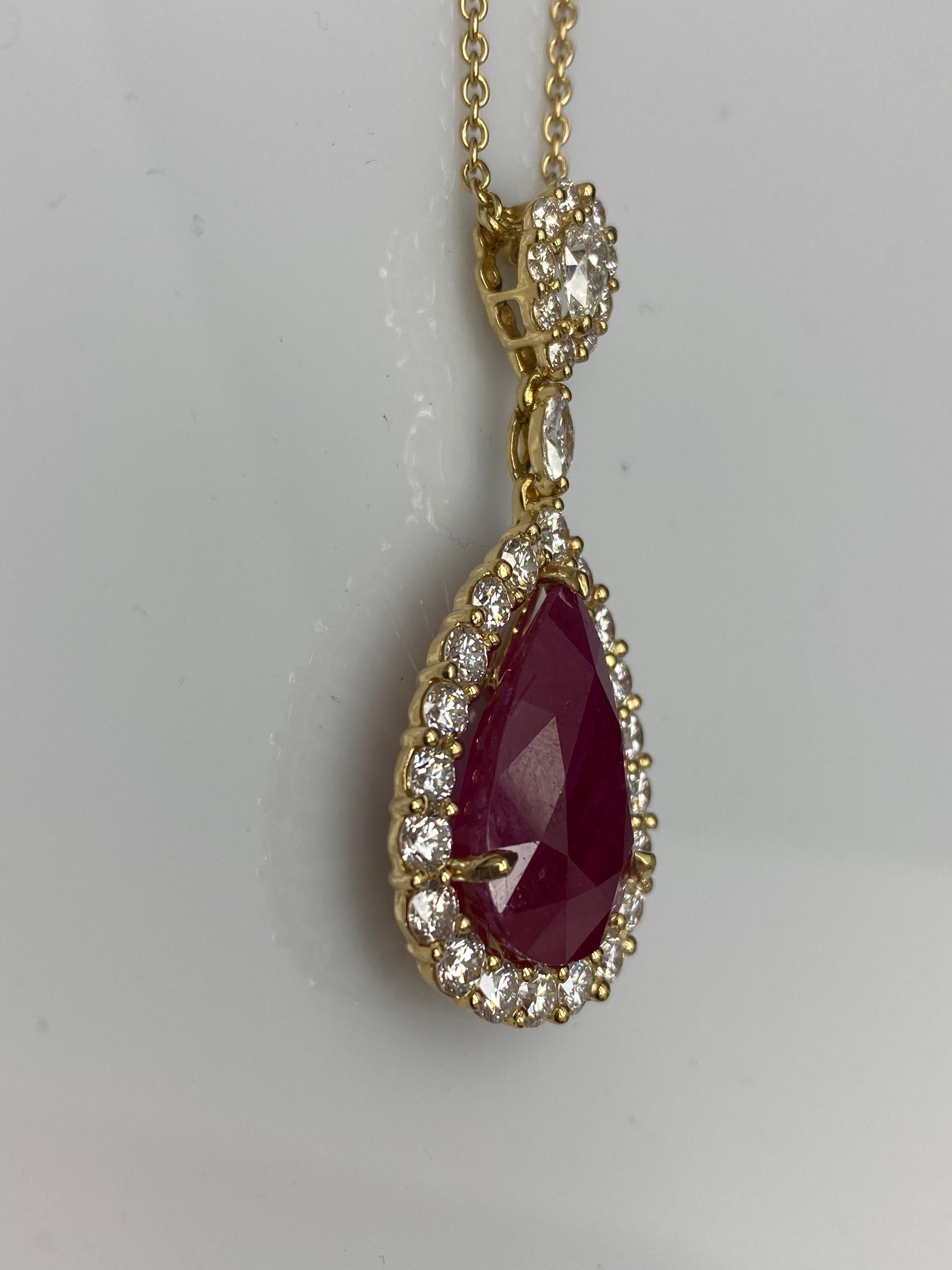 Collier poire 13.05 carats Rubis Diamant en or jaune 18K en vente 9