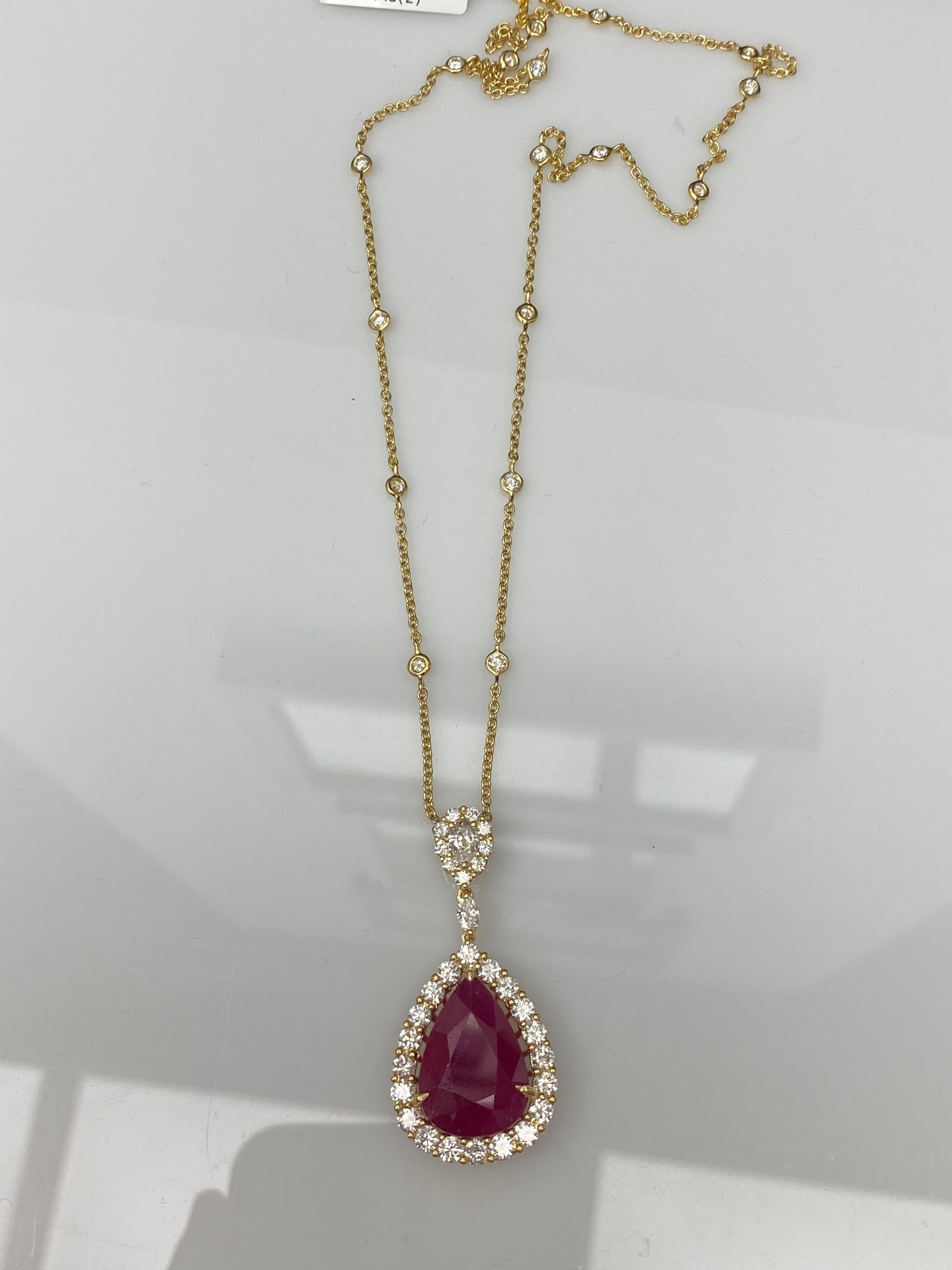 Collier poire 13.05 carats Rubis Diamant en or jaune 18K en vente 10