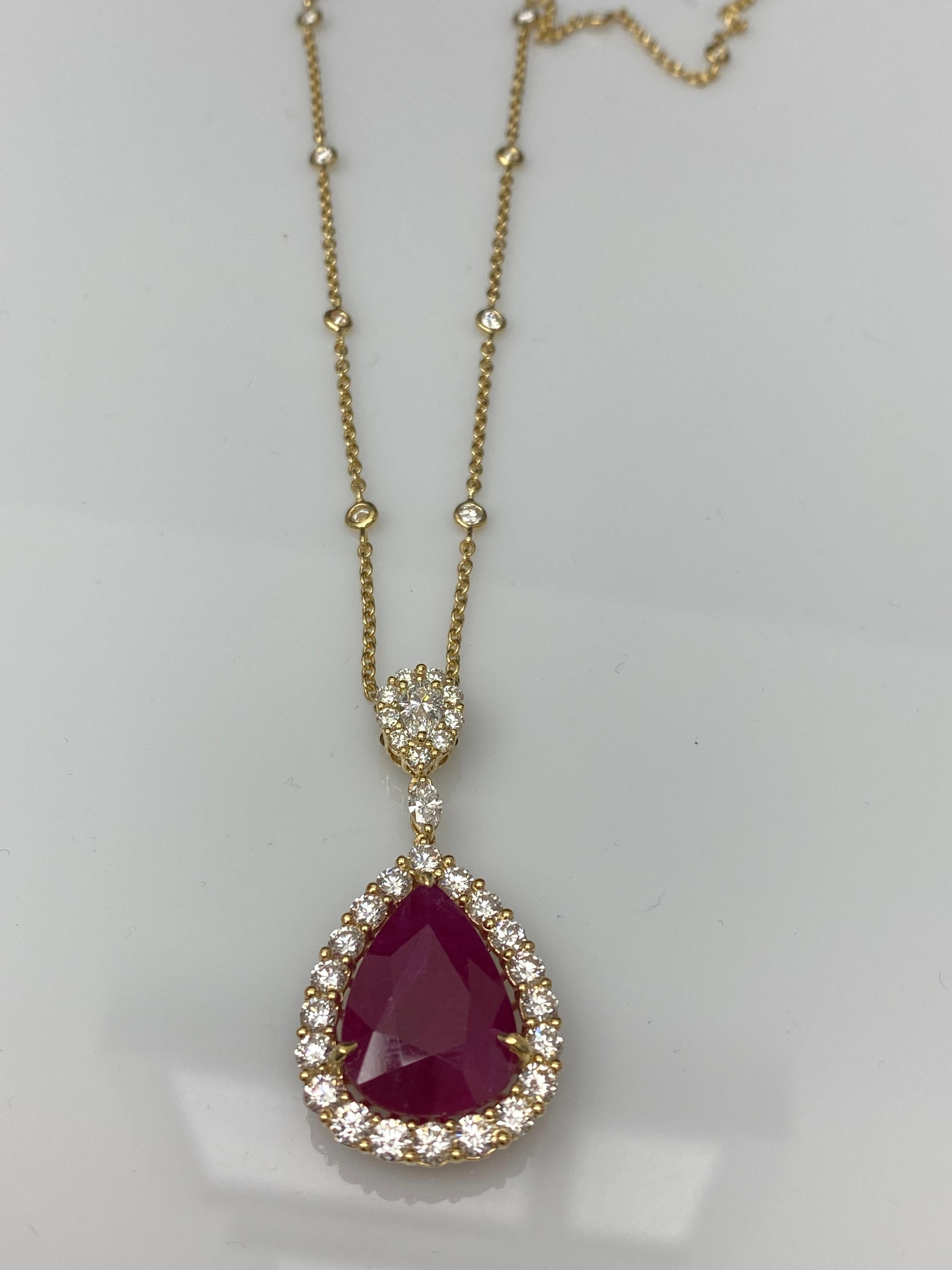 Collier poire 13.05 carats Rubis Diamant en or jaune 18K en vente 12
