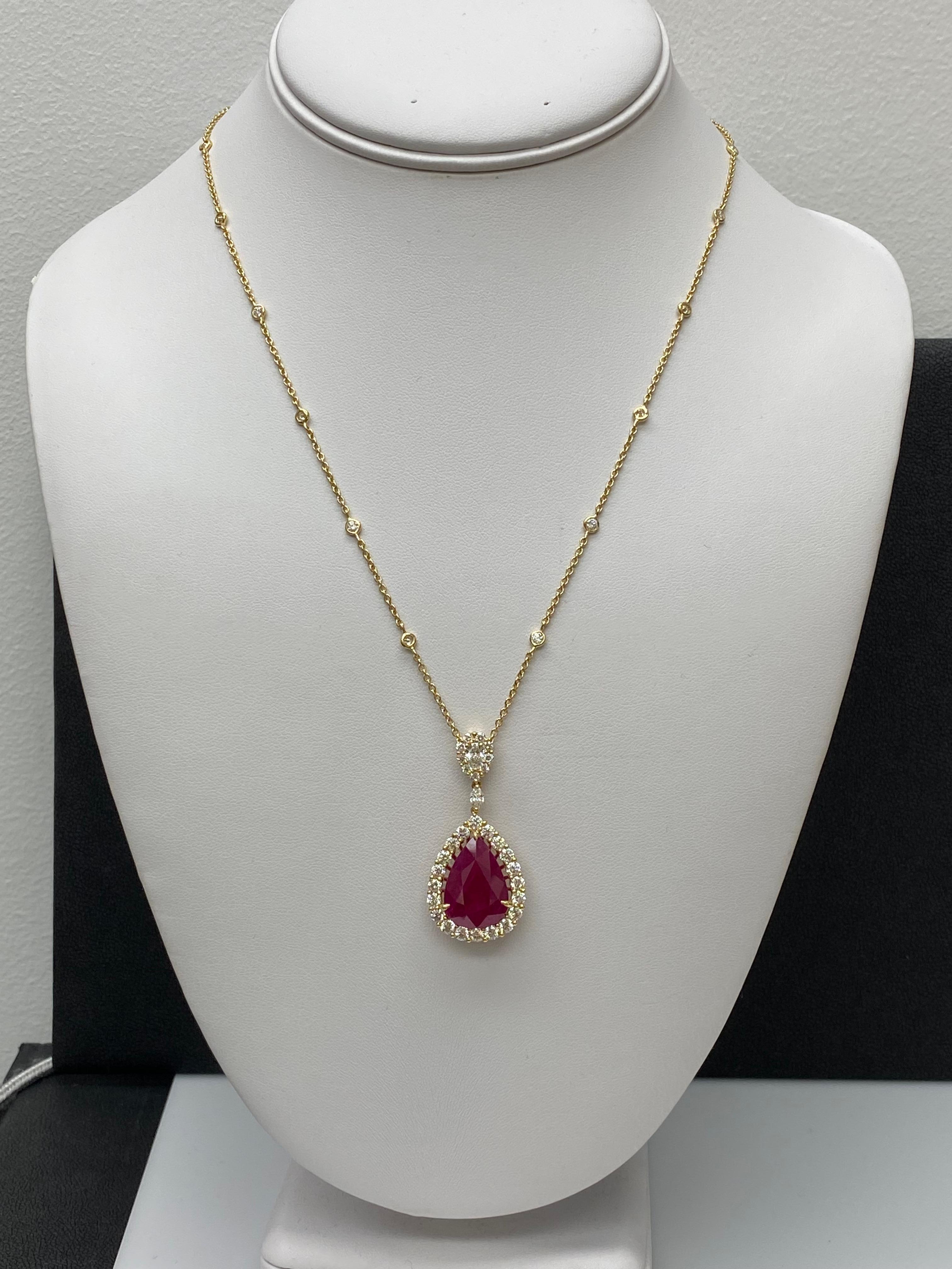 Art déco Collier poire 13.05 carats Rubis Diamant en or jaune 18K en vente