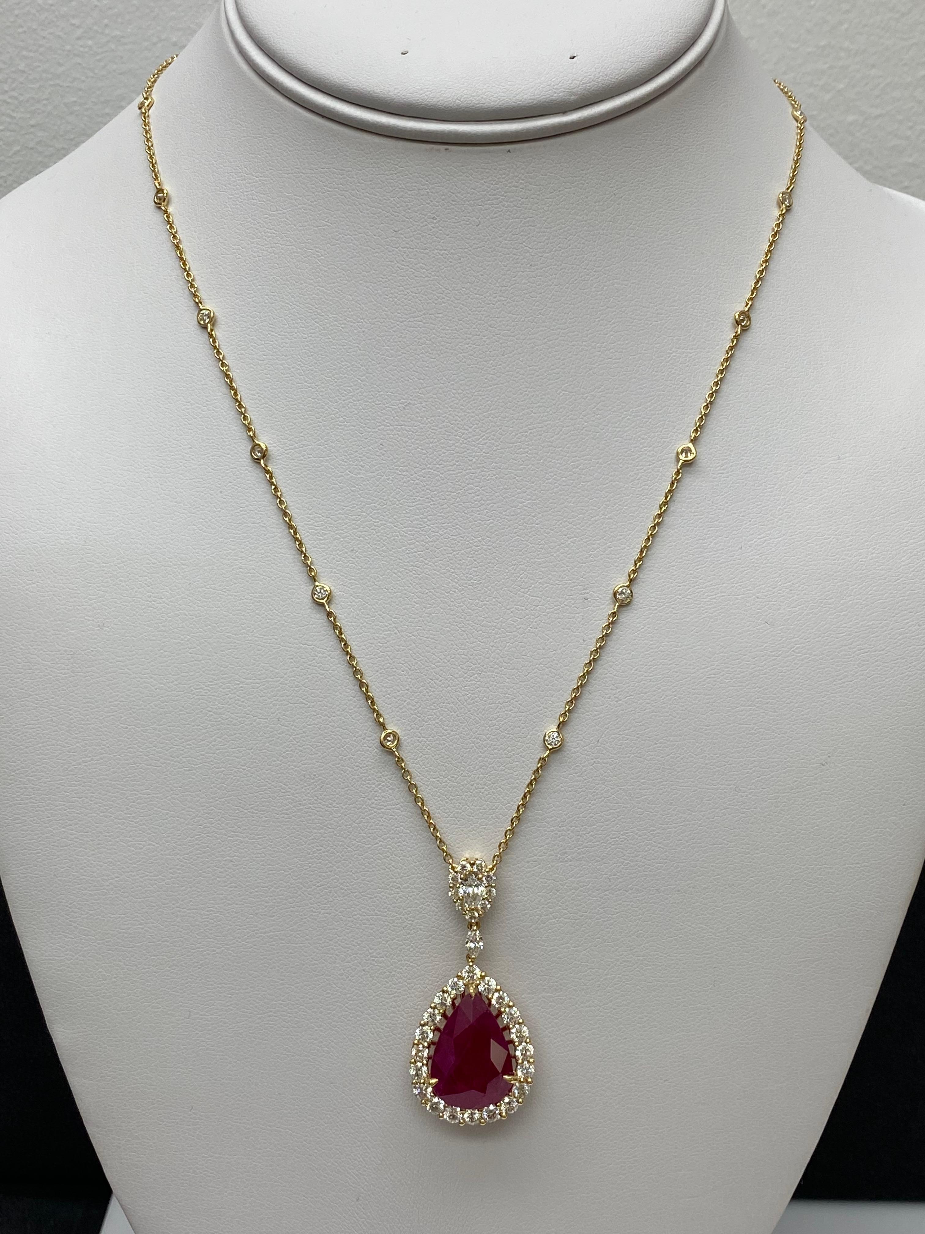 Collier poire 13.05 carats Rubis Diamant en or jaune 18K Pour femmes en vente