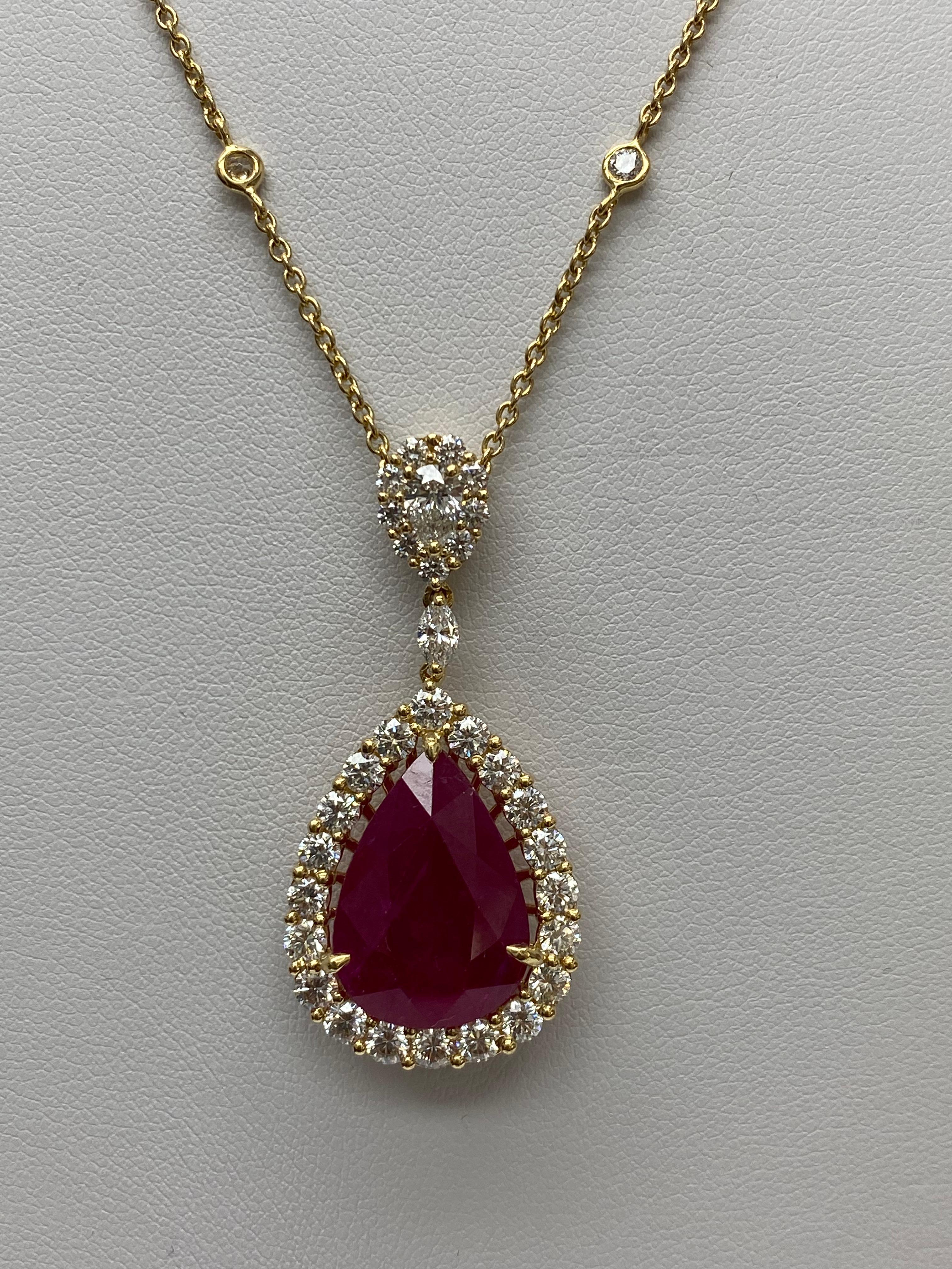 Collier poire 13.05 carats Rubis Diamant en or jaune 18K en vente 1