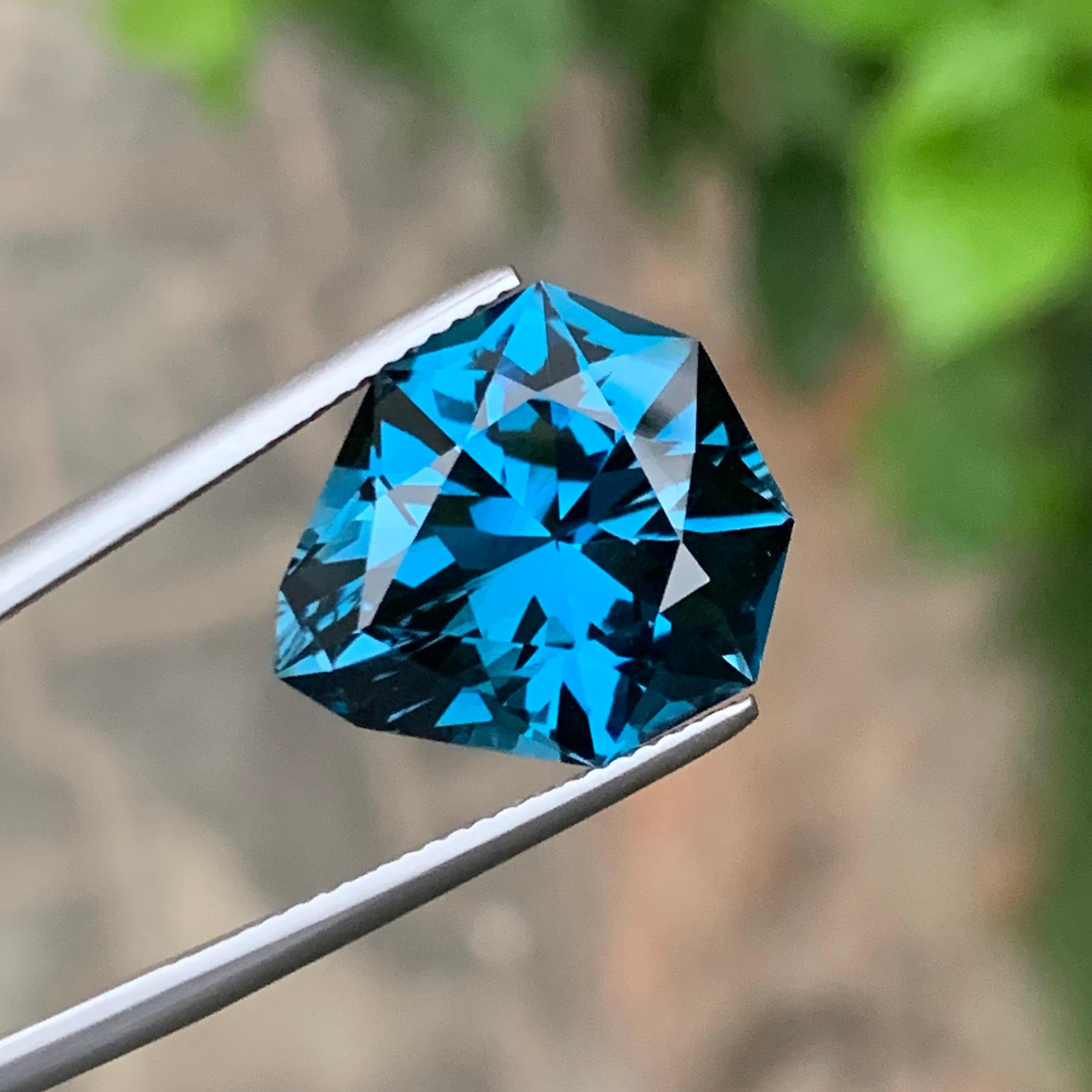 13,05 carati di Topazio Blu di Londra sfuso a forma di pera Nature in vendita 4