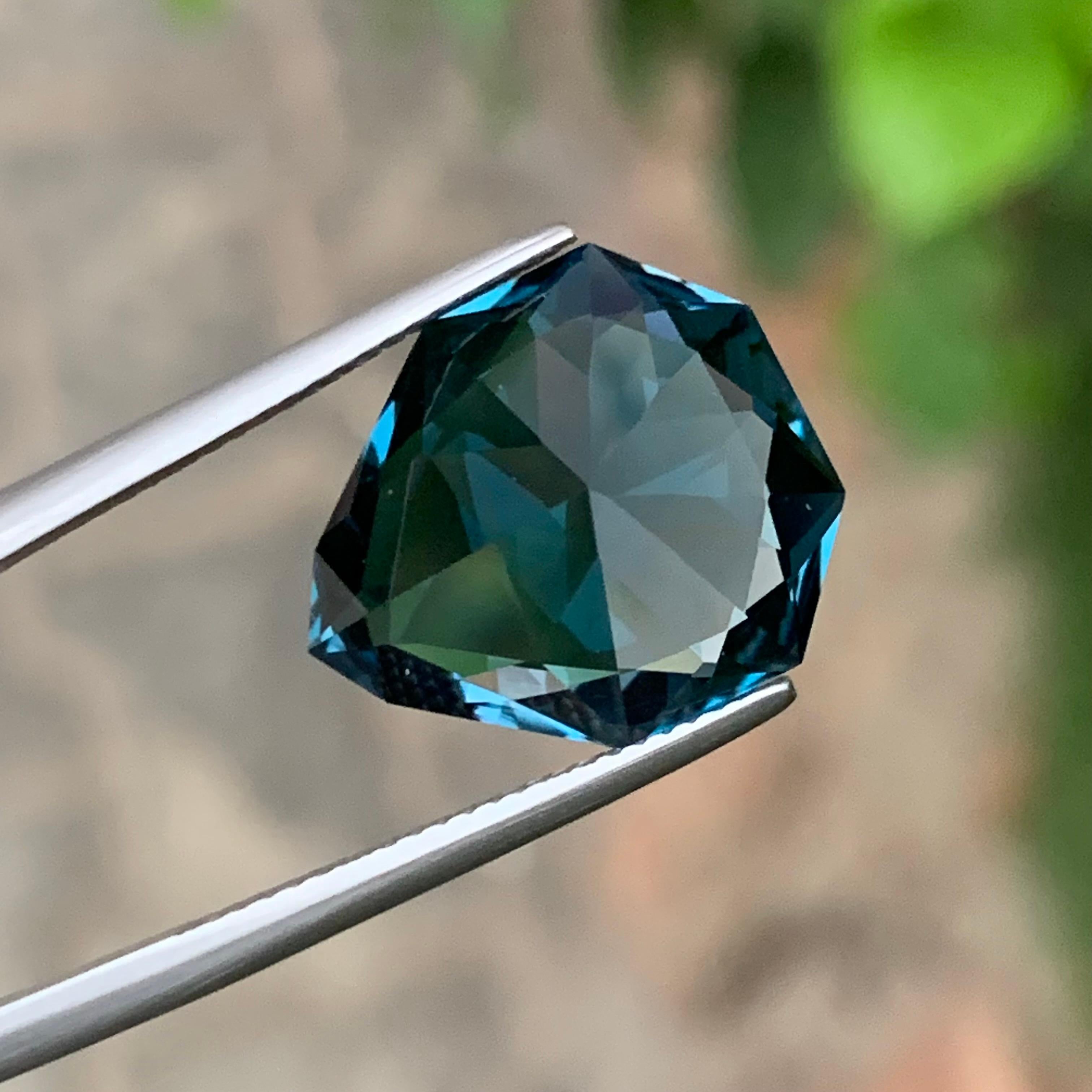 13,05 carati di Topazio Blu di Londra sfuso a forma di pera Nature in vendita 6
