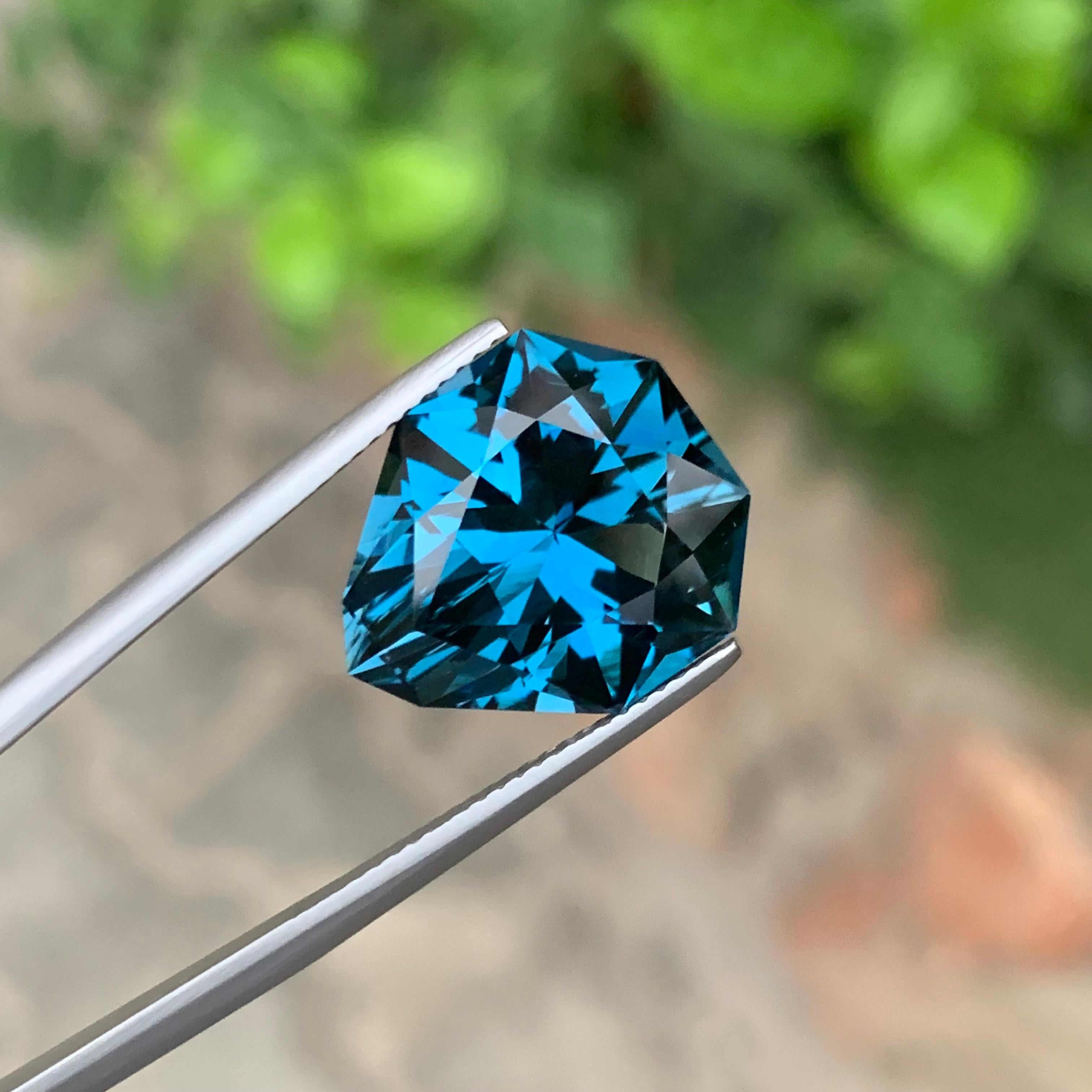 13,05 carati di Topazio Blu di Londra sfuso a forma di pera Nature in vendita 9