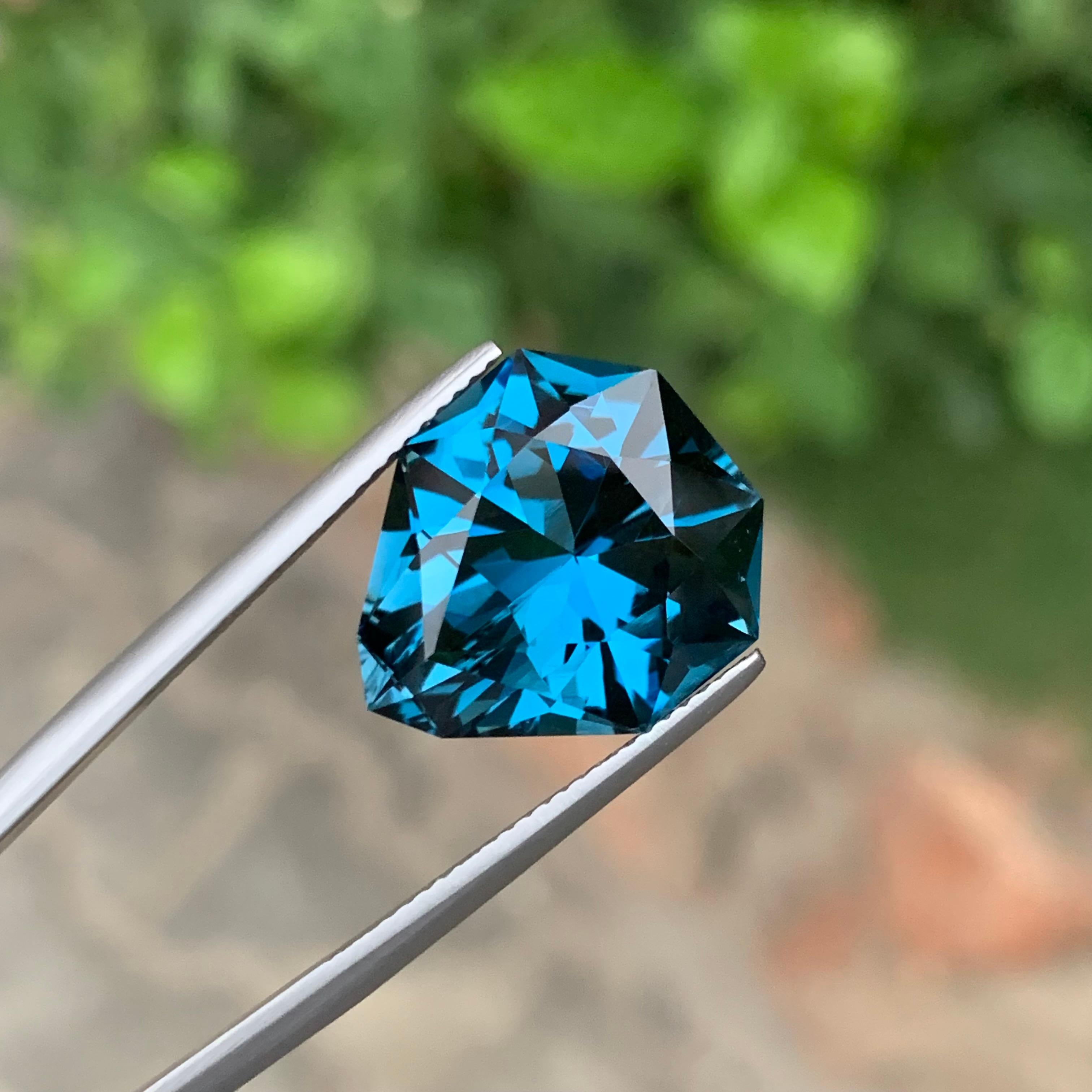 13,05 carati di Topazio Blu di Londra sfuso a forma di pera Nature in vendita 10