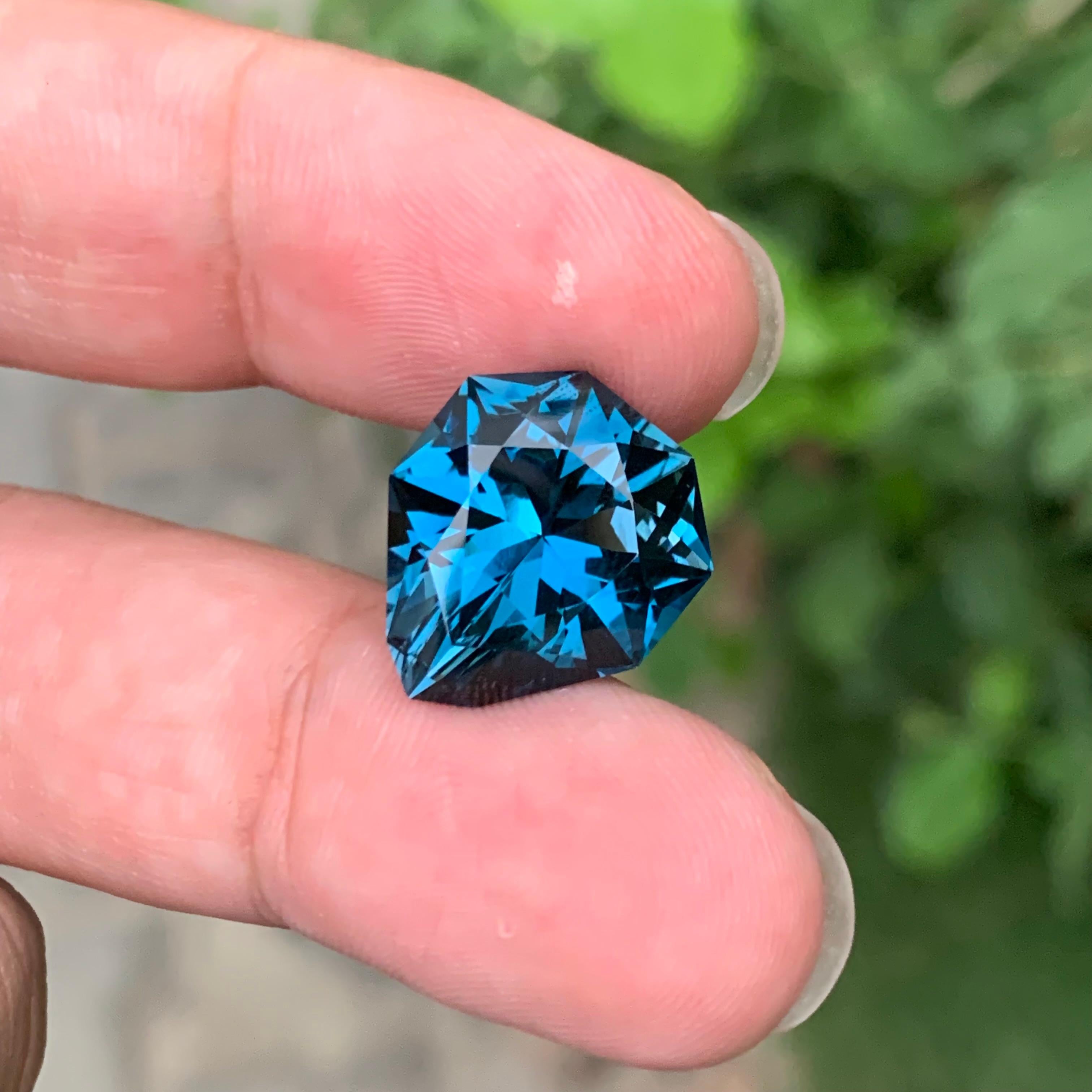 Topazio blu di Londra sfaccettato

Peso: 13,05 carati
Dimensioni: 16,7 x 14,3 x 8,8 mm
Origine: Brasile
Colore: Blu profondo
Forma: A pera
Certificato: Su richiesta del cliente

Il Topazio Blu di Londra è una varietà di gemme della famiglia del