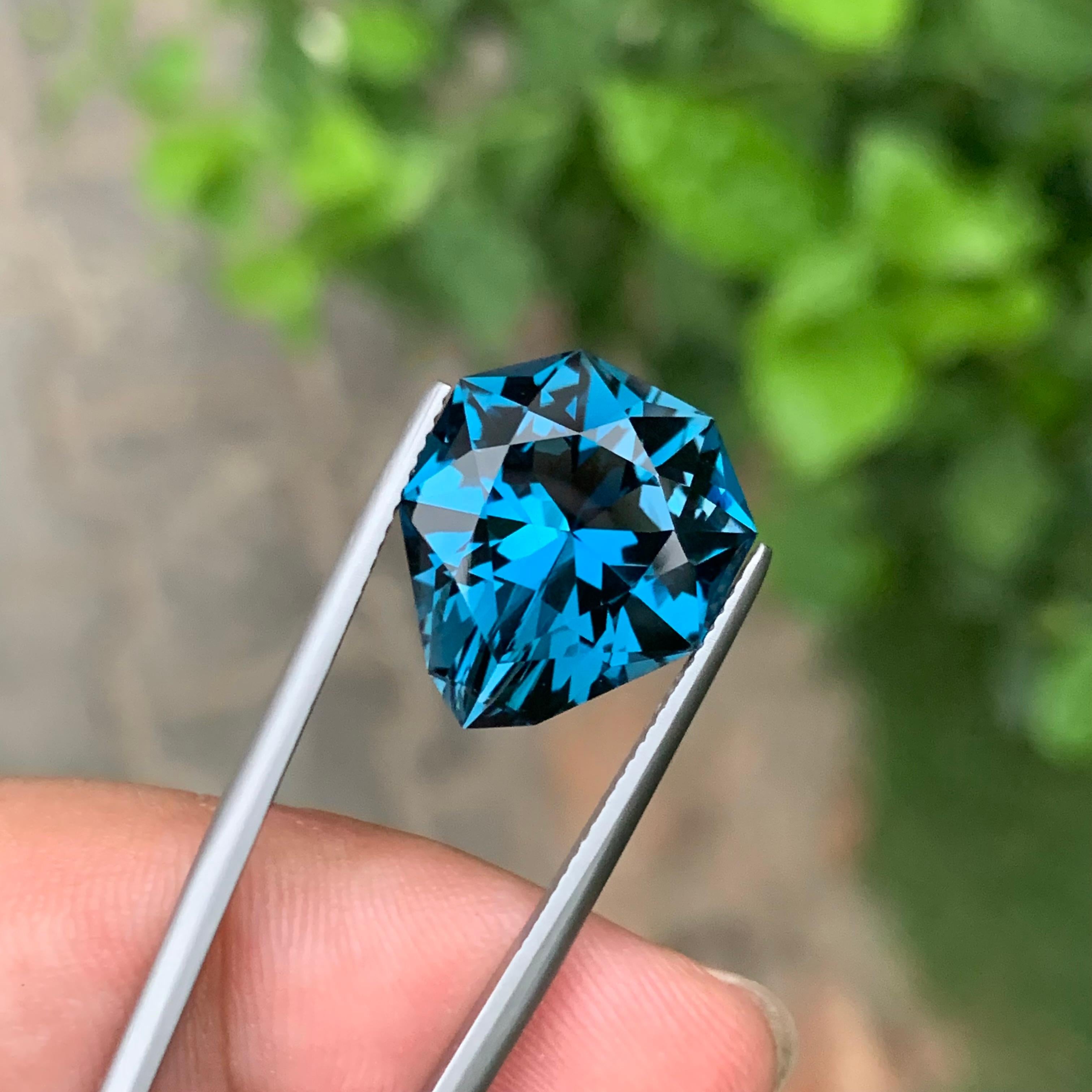 13,05 carati di Topazio Blu di Londra sfuso a forma di pera Nature in vendita 2