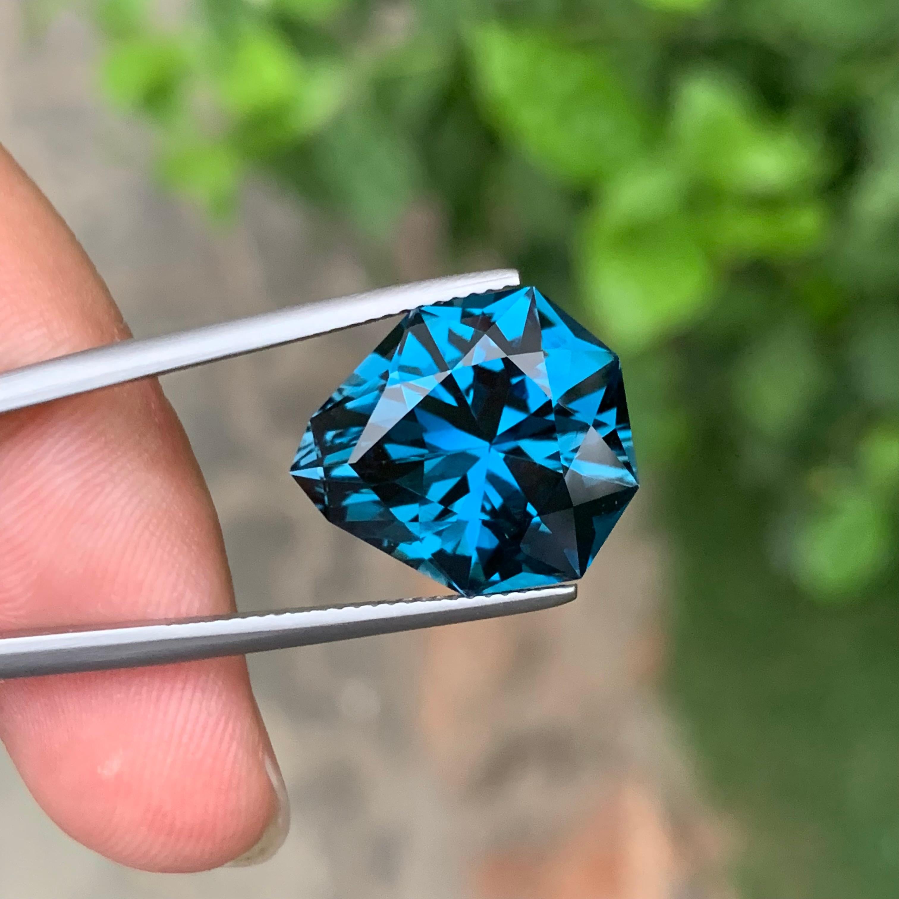13,05 carati di Topazio Blu di Londra sfuso a forma di pera Nature in vendita 3