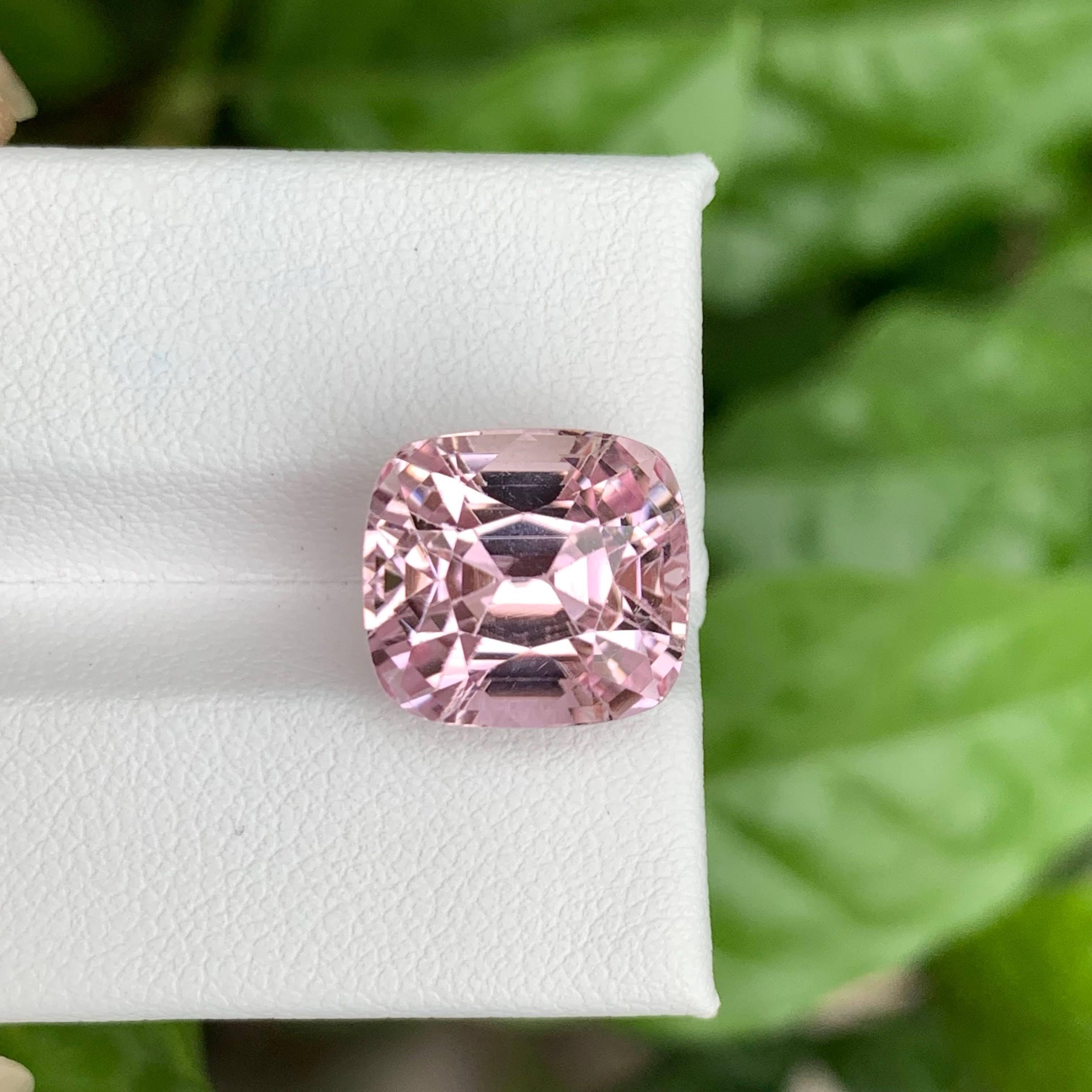 Moderno 13.05 carats Pink Kunzite Stone Cushion Cut Natural Afghan Gemstone in vendita
