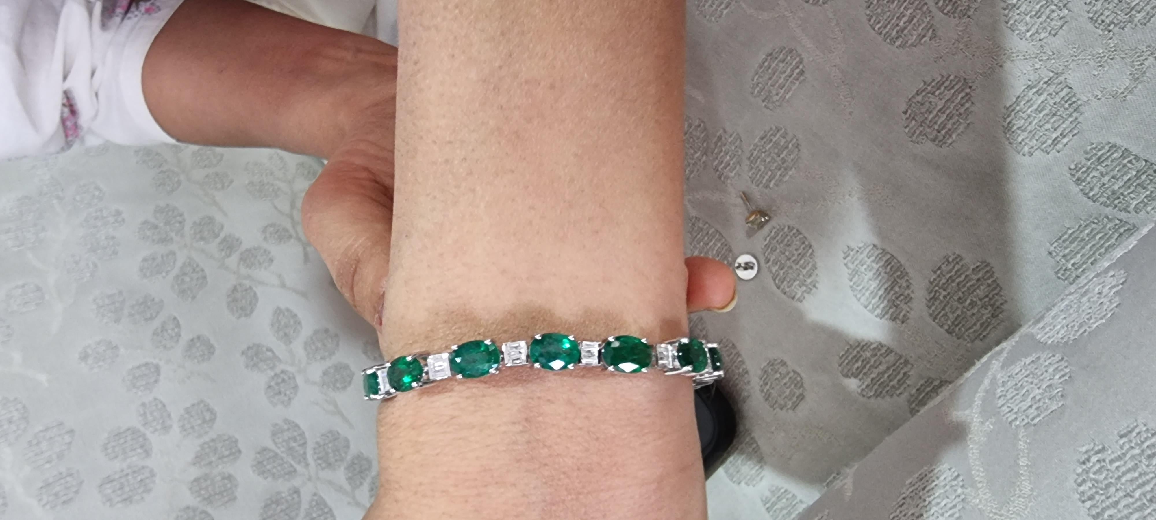 Women's or Men's 13.06 Carats Natural Zambian Emerald Tennis Bracelet with Diamonds and 14k Gold For Sale