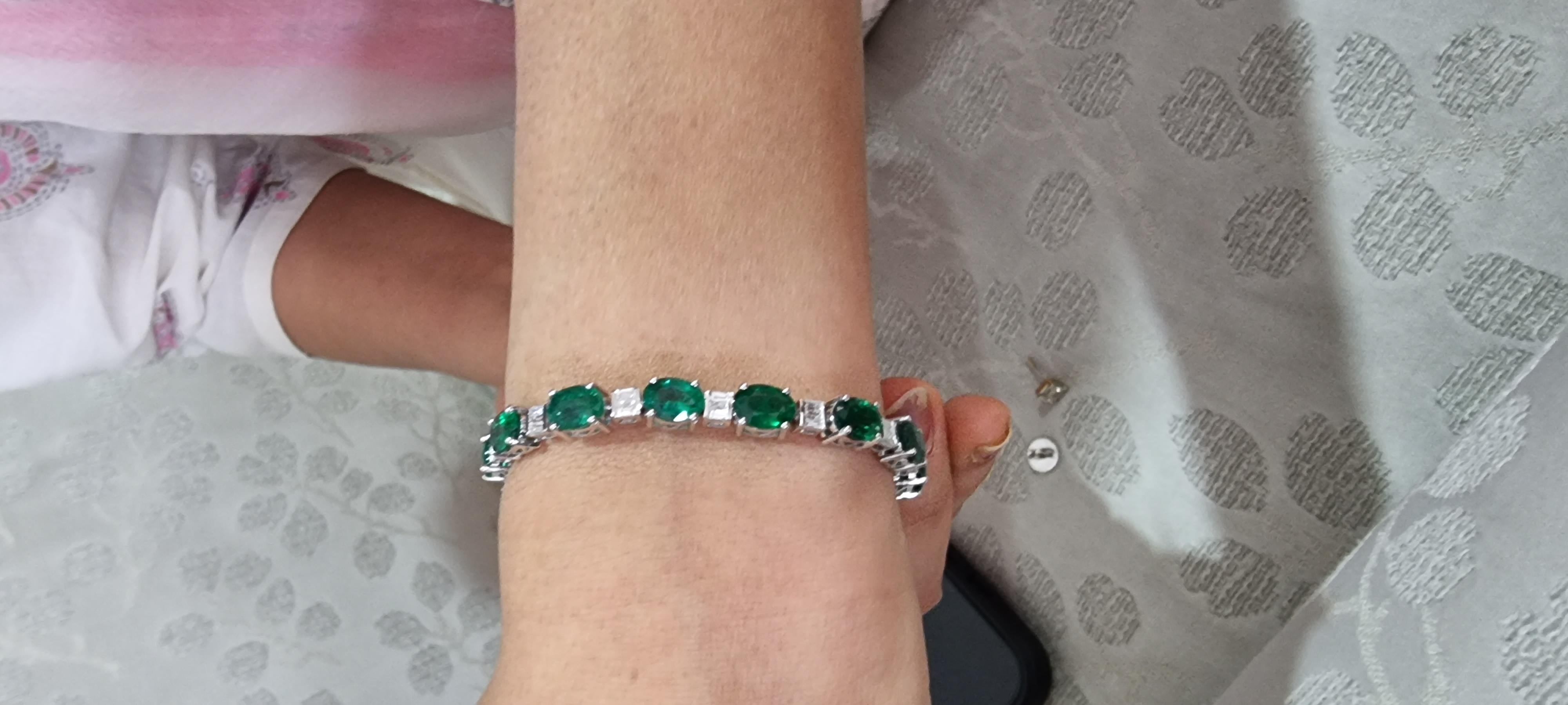 13.06 Carats Natural Zambian Emerald Tennis Bracelet with Diamonds and 14k Gold For Sale 1