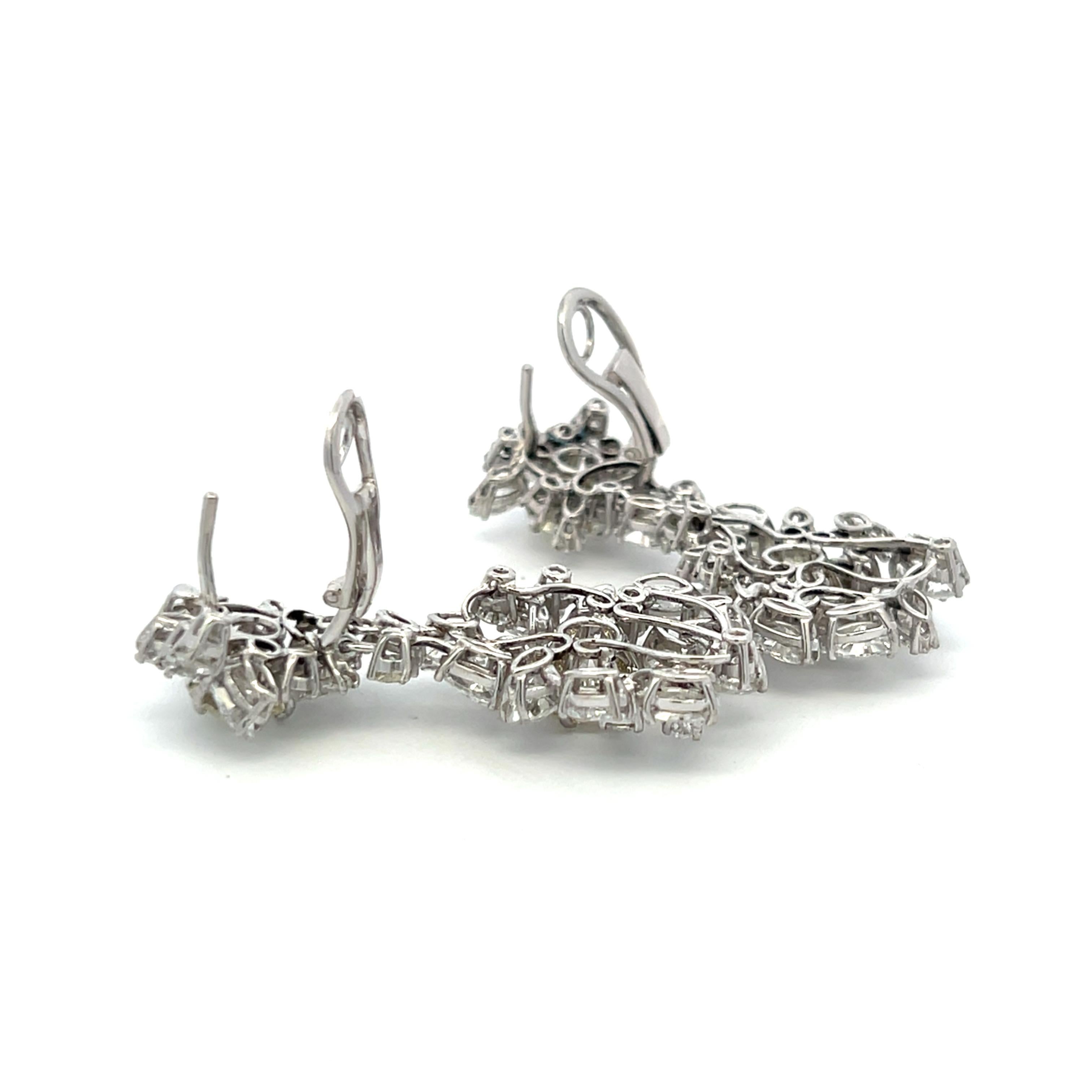 Boucles d'oreilles pendantes en platine avec diamants marquis et ronds brillants de 13,08 carats en vente 2
