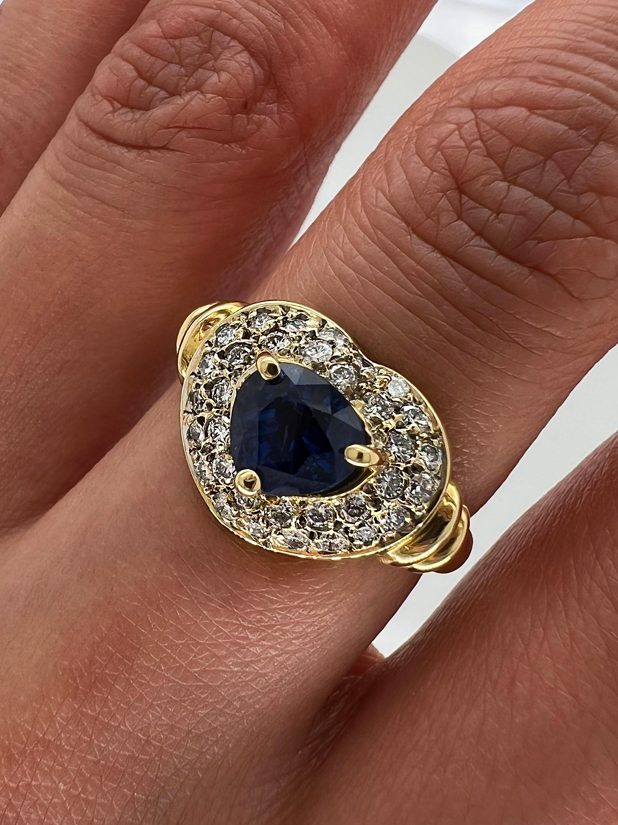 2.10 Total Carat Sapphire Diamond Ladies Ring In New Condition For Sale In New York, NY