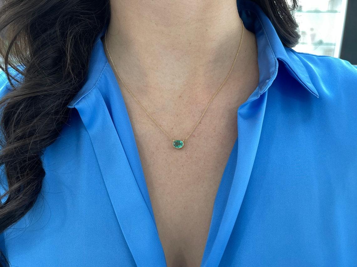 Women's 1.30ct 14K Oval Cut Emerald Bezel Set Pendant Necklace East to West May For Sale