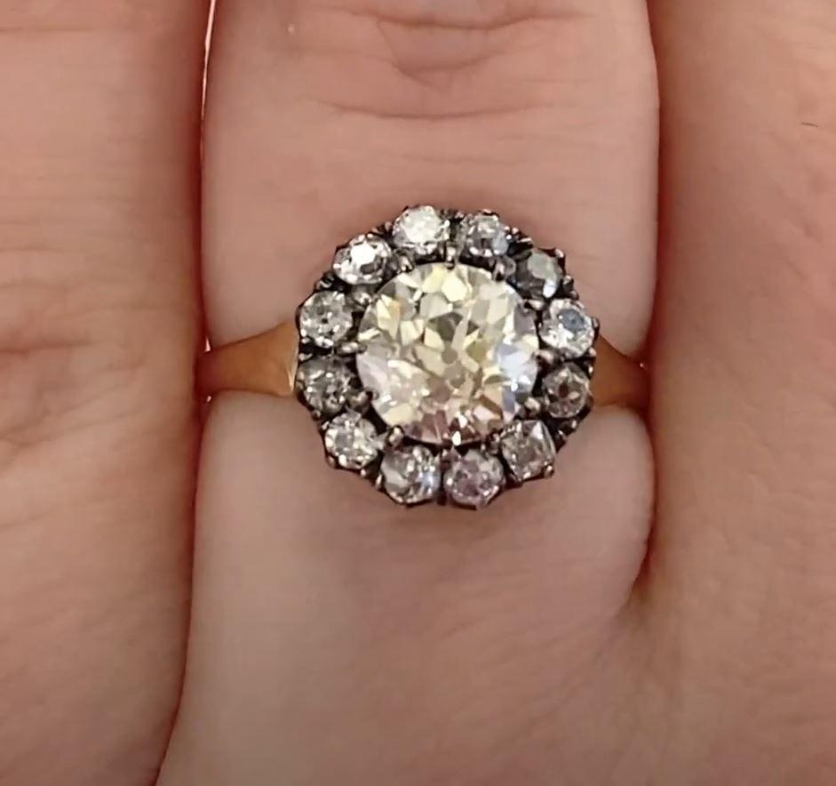 1.30ct Diamond Cluster Ring, VS1 Clarity, Diamond Halo, Silver & 18k Yellow Gold For Sale 2