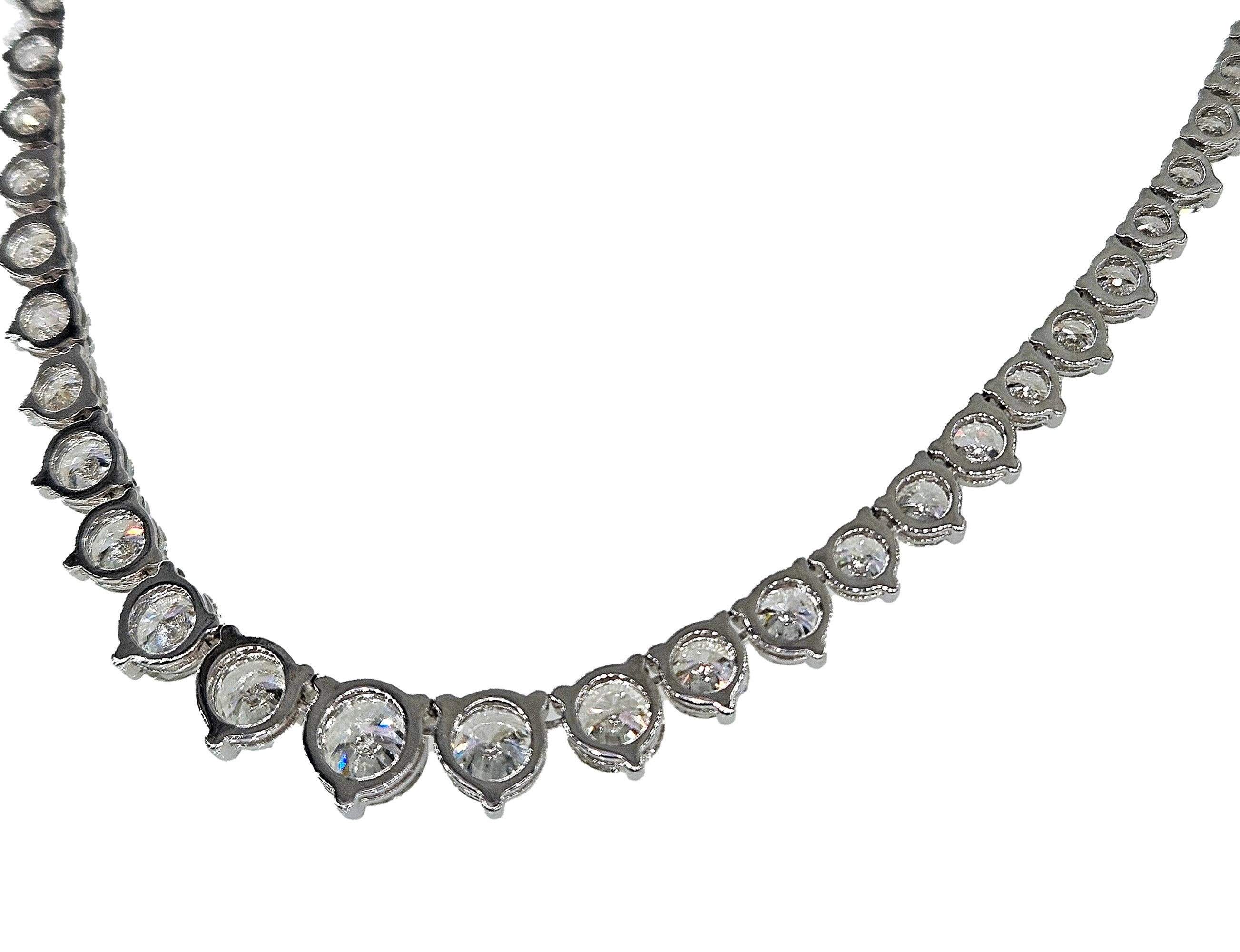 13.0ct Estate Graduated Round Diamond Riviera Tennis 14k White Gold Necklace In Excellent Condition For Sale In New York, NY