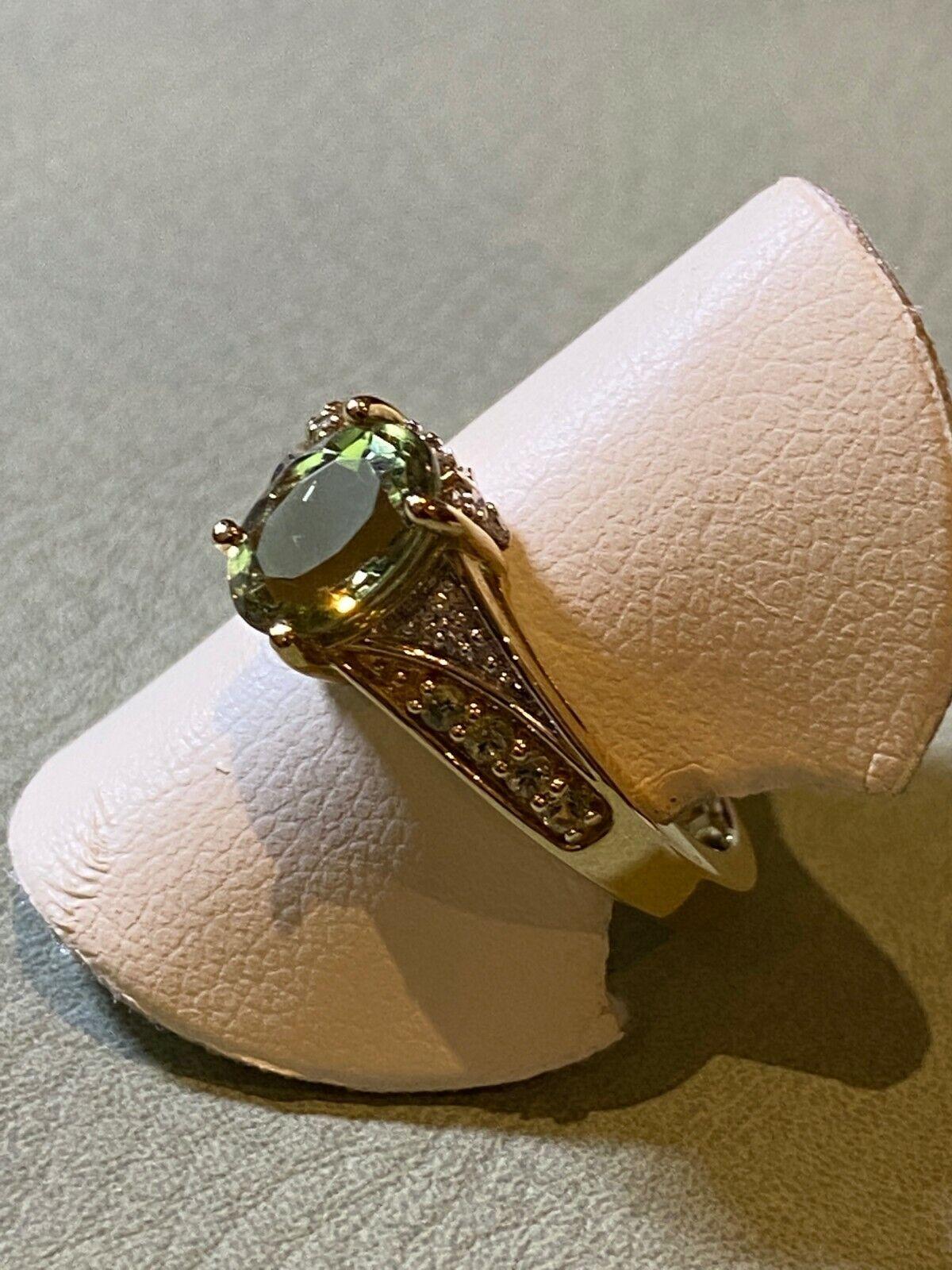 1,30 Karat Grüner Turmalin (Verdelite) & Diamant Zweifarbiges Goldkleid Vintage-Ring (Ovalschliff) im Angebot