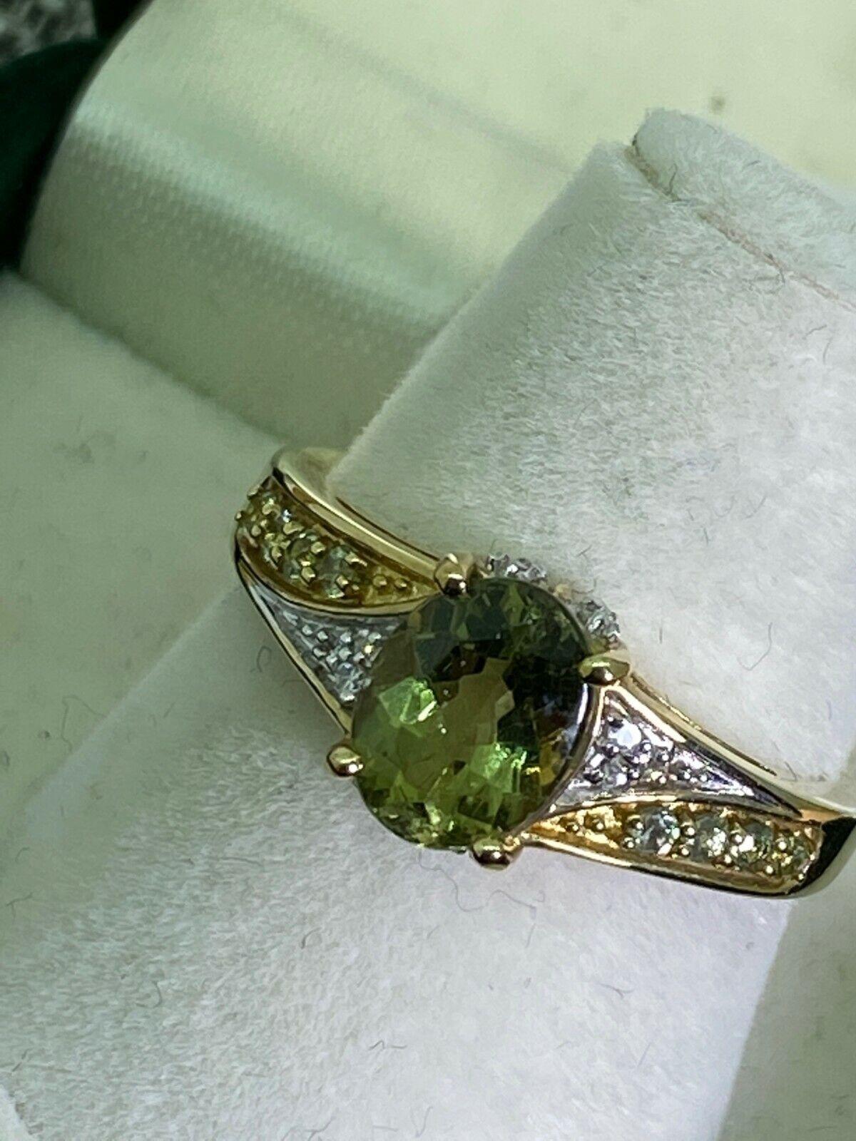 1.30ct Green Tourmaline (Verdelite) & Diamond Two-Tone Gold Dress Vintage Ring In Excellent Condition For Sale In MELBOURNE, AU