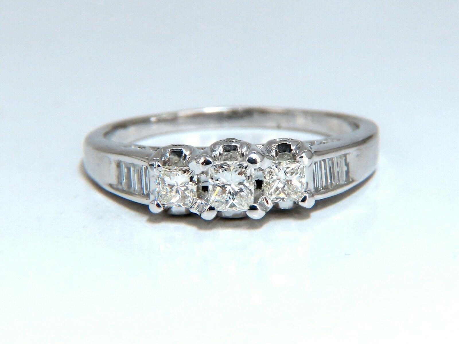 Women's or Men's 1.30 Carat Natural Princess Cut Diamonds Ring 14 Karat Classic Three For Sale