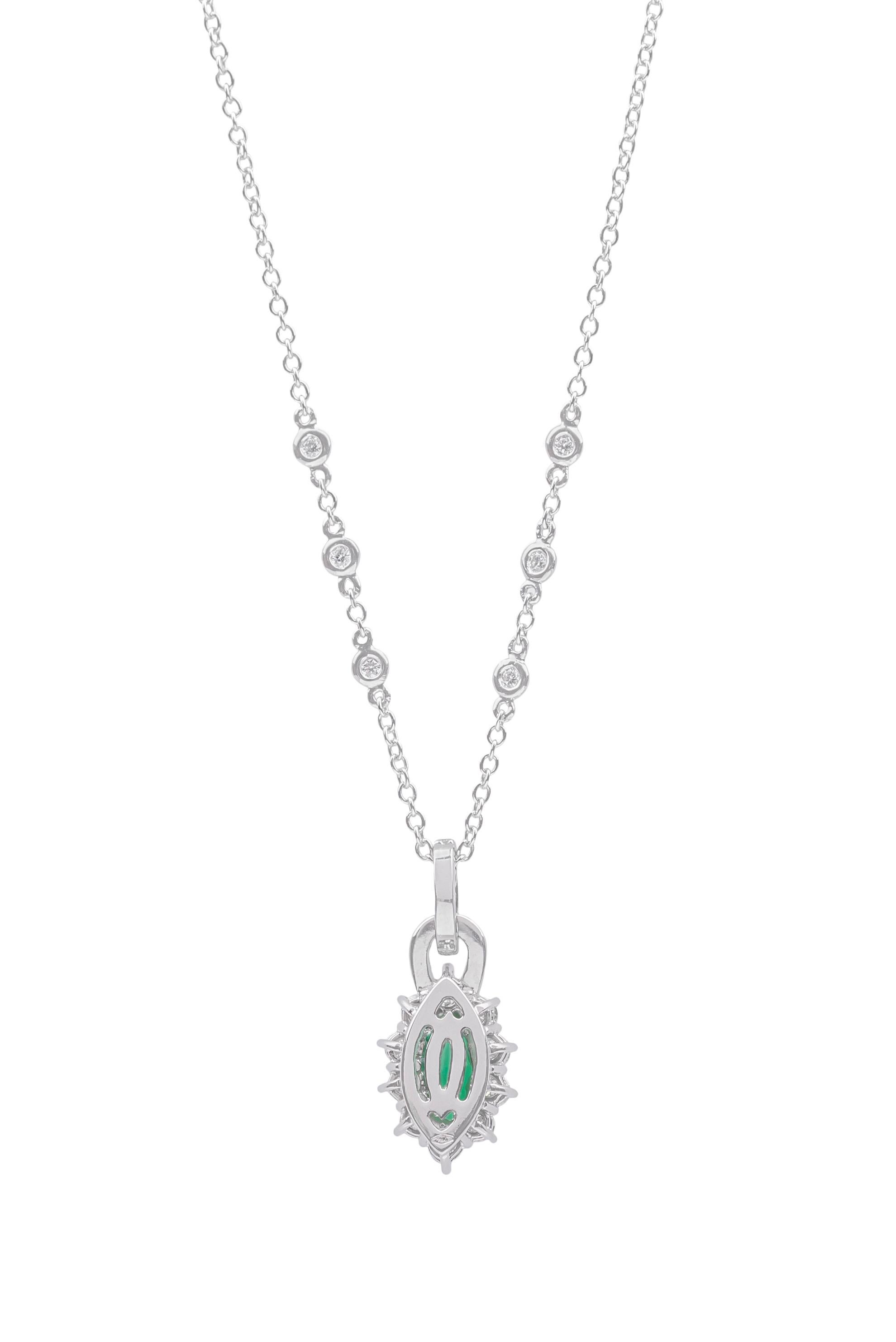 Contemporary 1.30ct Navette 'Marquise' Cut Emerand and Brilliant Cut Diamonds Necklace