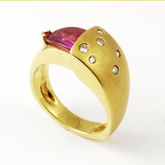 1.30Ct Pink Rubellite and Diamonds 18 Karat Gold Modern and Contemporary Design