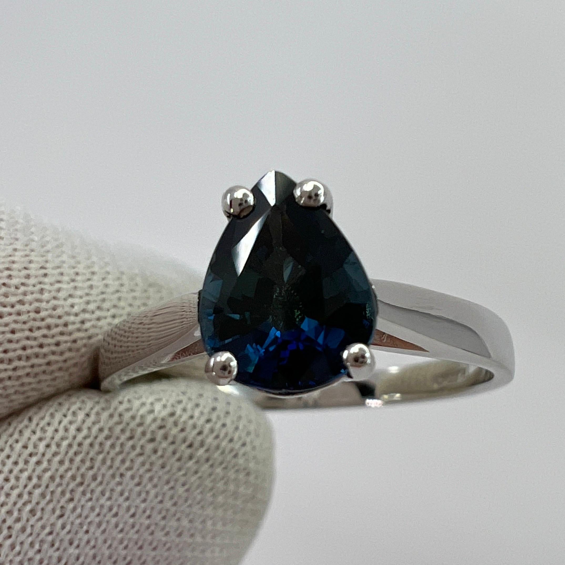 1,30ct Zafiro Australiano Azul Real Corte Pera Anillo Solitario de Oro Blanco de 18k en venta 2