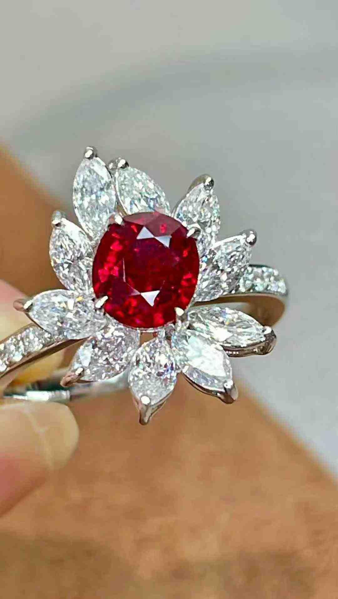 1,30ct Rubin Halo-Cocktailring mit 1,47ct Marquise weißen Diamanten in 18K Weiß im Angebot 5