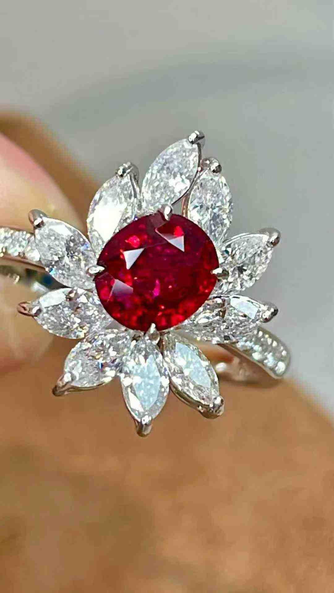 1,30ct Rubin Halo-Cocktailring mit 1,47ct Marquise weißen Diamanten in 18K Weiß im Angebot 6