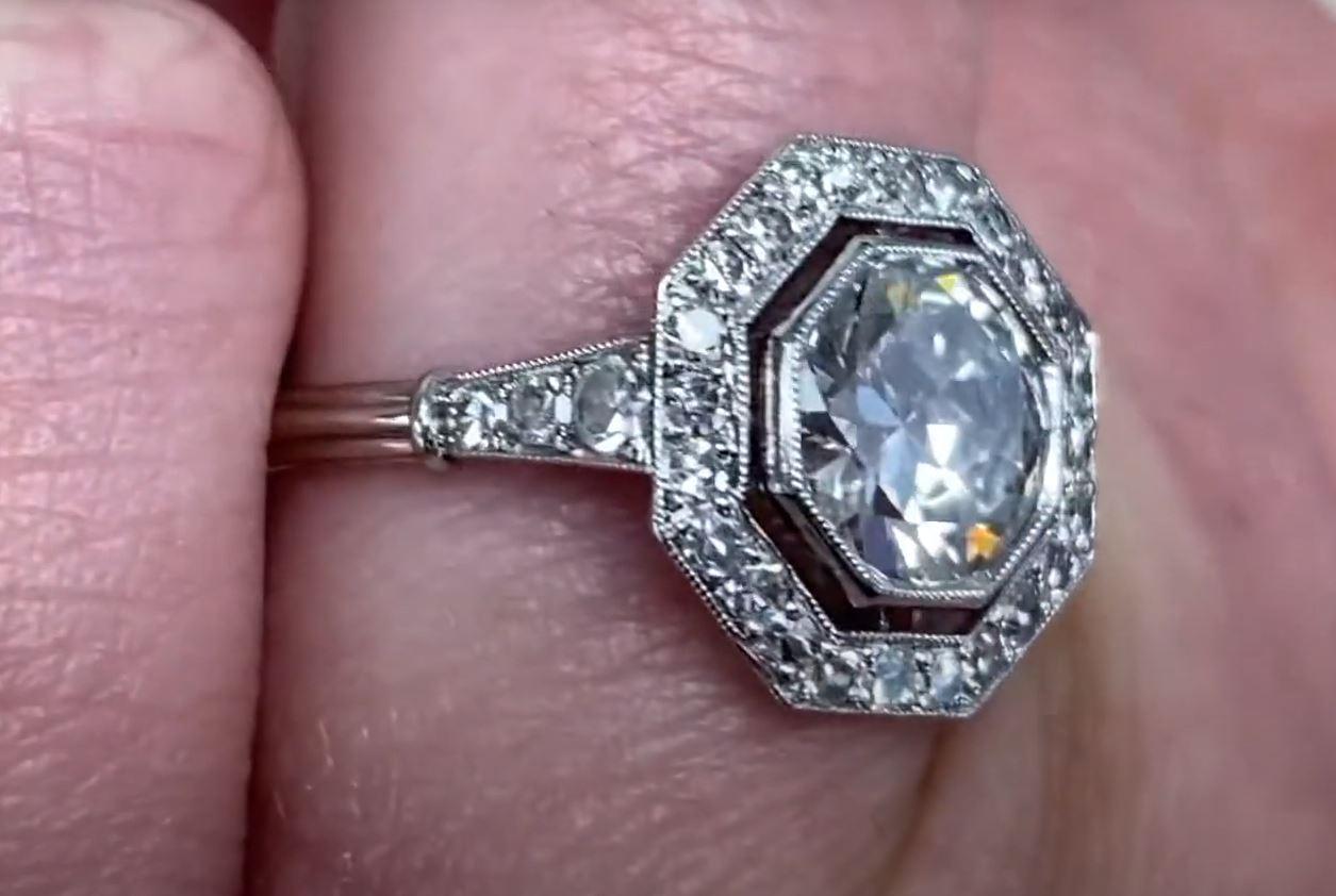 Bague Engagment en platine avec diamant taille transitionnelle de 1,30 carat, couleur I, halo de diamants Pour femmes en vente