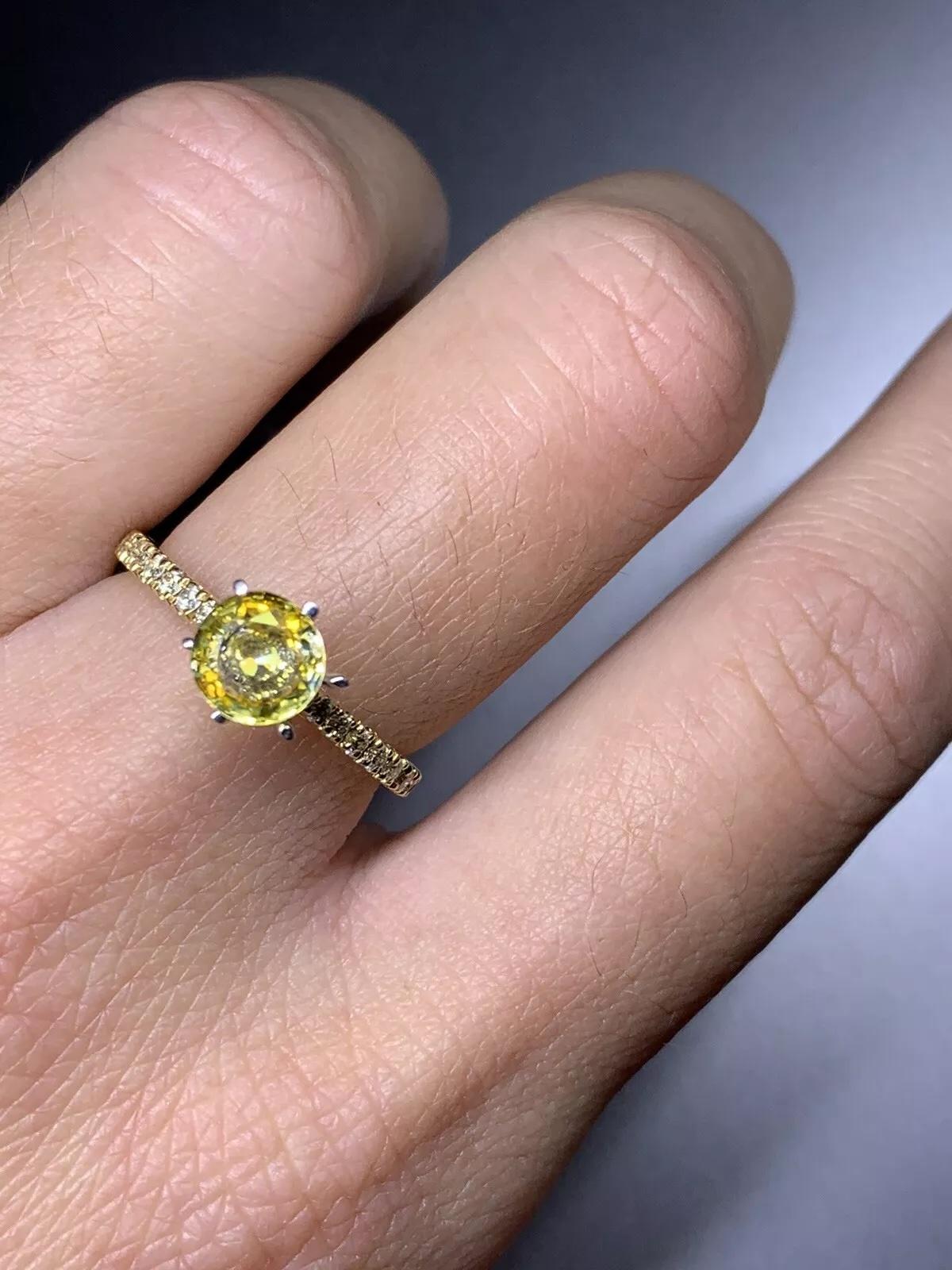 Round Cut 1.30ct Yellow sapphire diamond engagement ring 18k yellow gold. For Sale