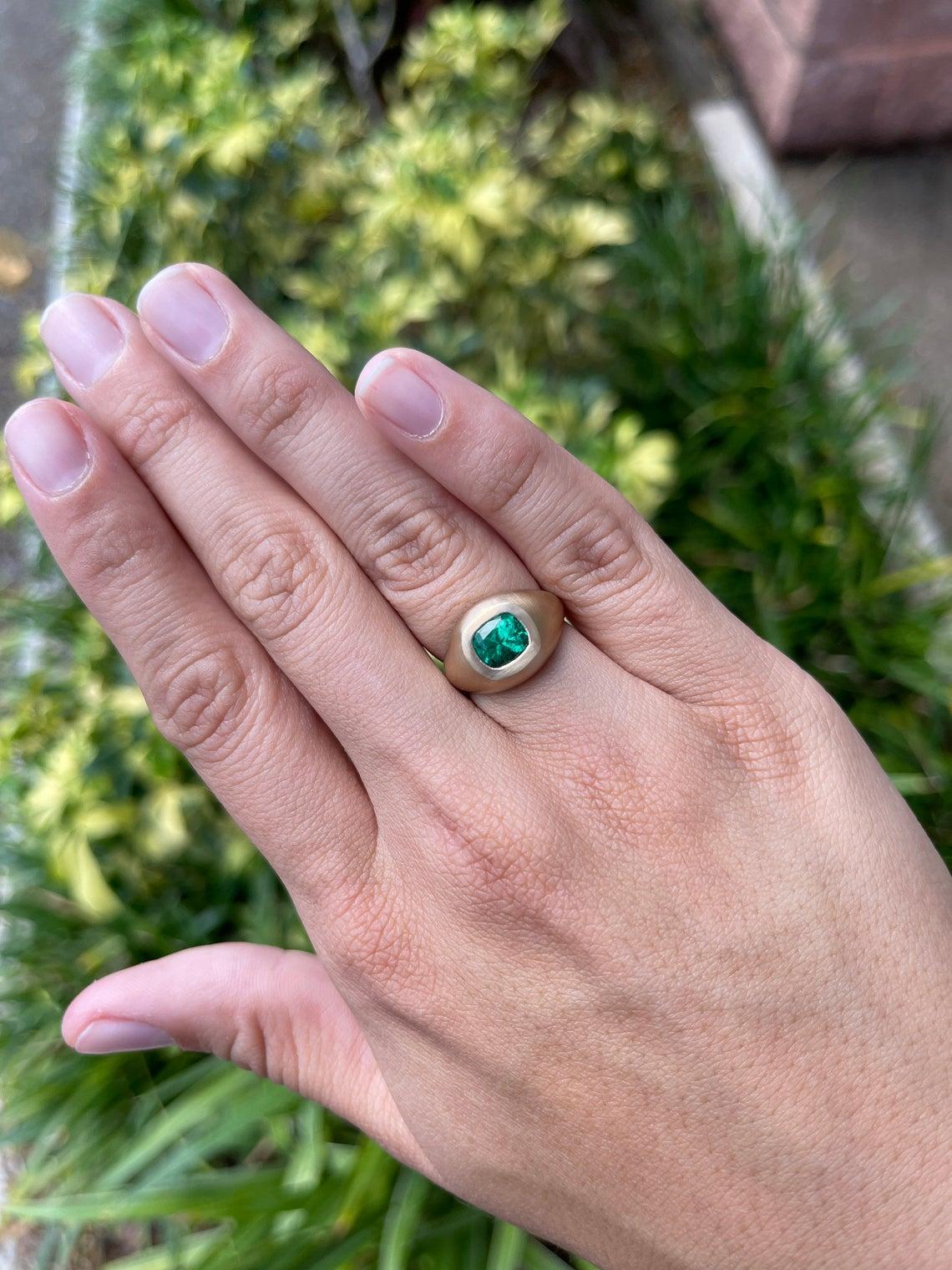 emerald bezel ring