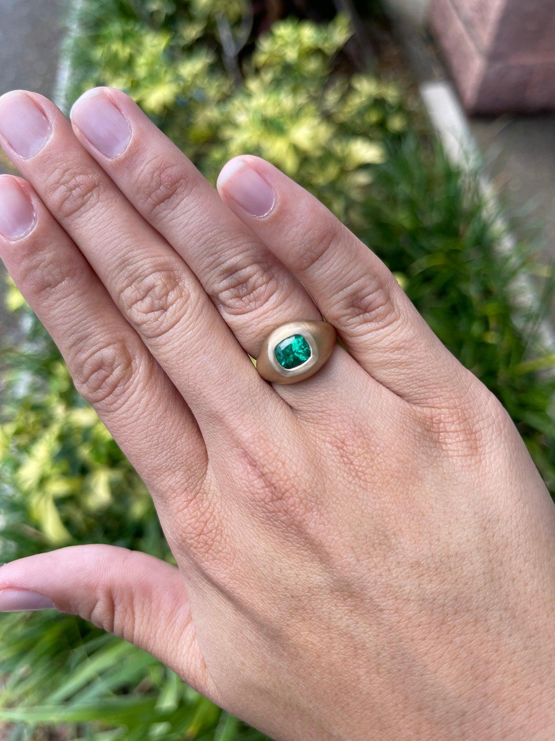 Modern 1.30cts 14K Colombian Emerald Cushion Cut Gypsy Ring Bezel Set Solitaire For Sale