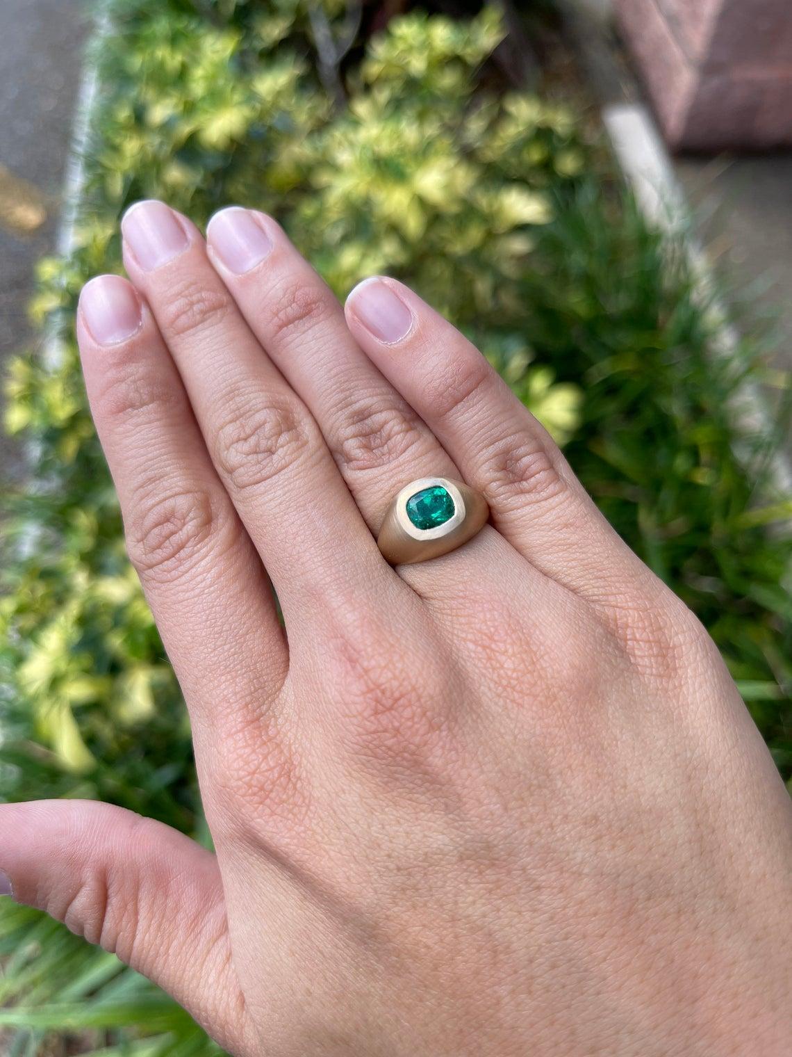 1.30cts 14K Colombian Emerald Cushion Cut Gypsy Ring Bezel Set Solitaire In New Condition For Sale In Jupiter, FL