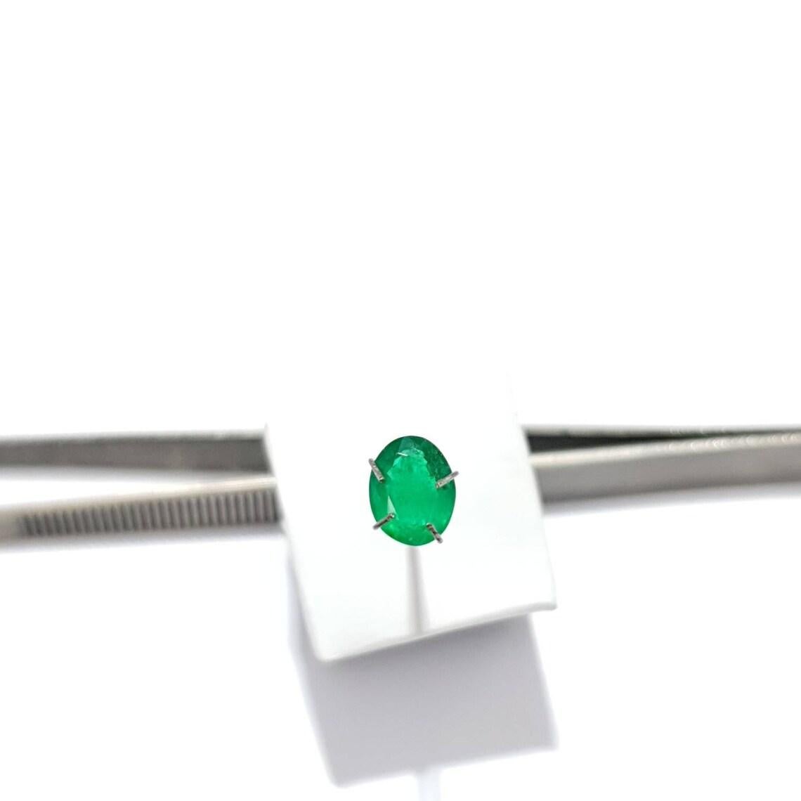 1.30cts Natural Emerald Cut Stone CERTIFIED Stone.
Carat Weight: 1.30 cts.
Size : 8.34x6.57x4.32 mm
T1#JSTTMPPW29