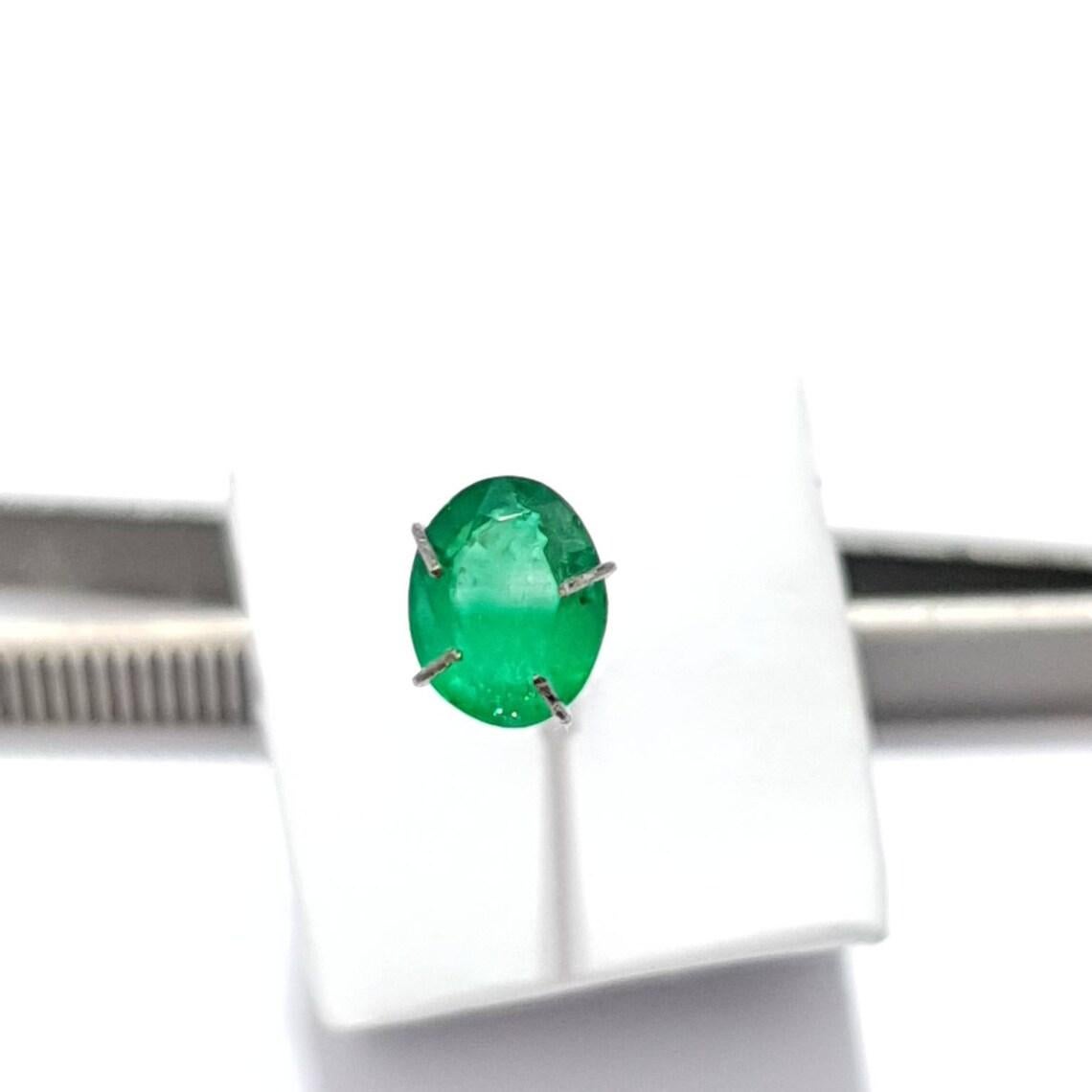 Retro 1.30cts Natural Emerald Cut Stone 8.34x6.57x4.32mm CERTIFIED Stone. For Sale