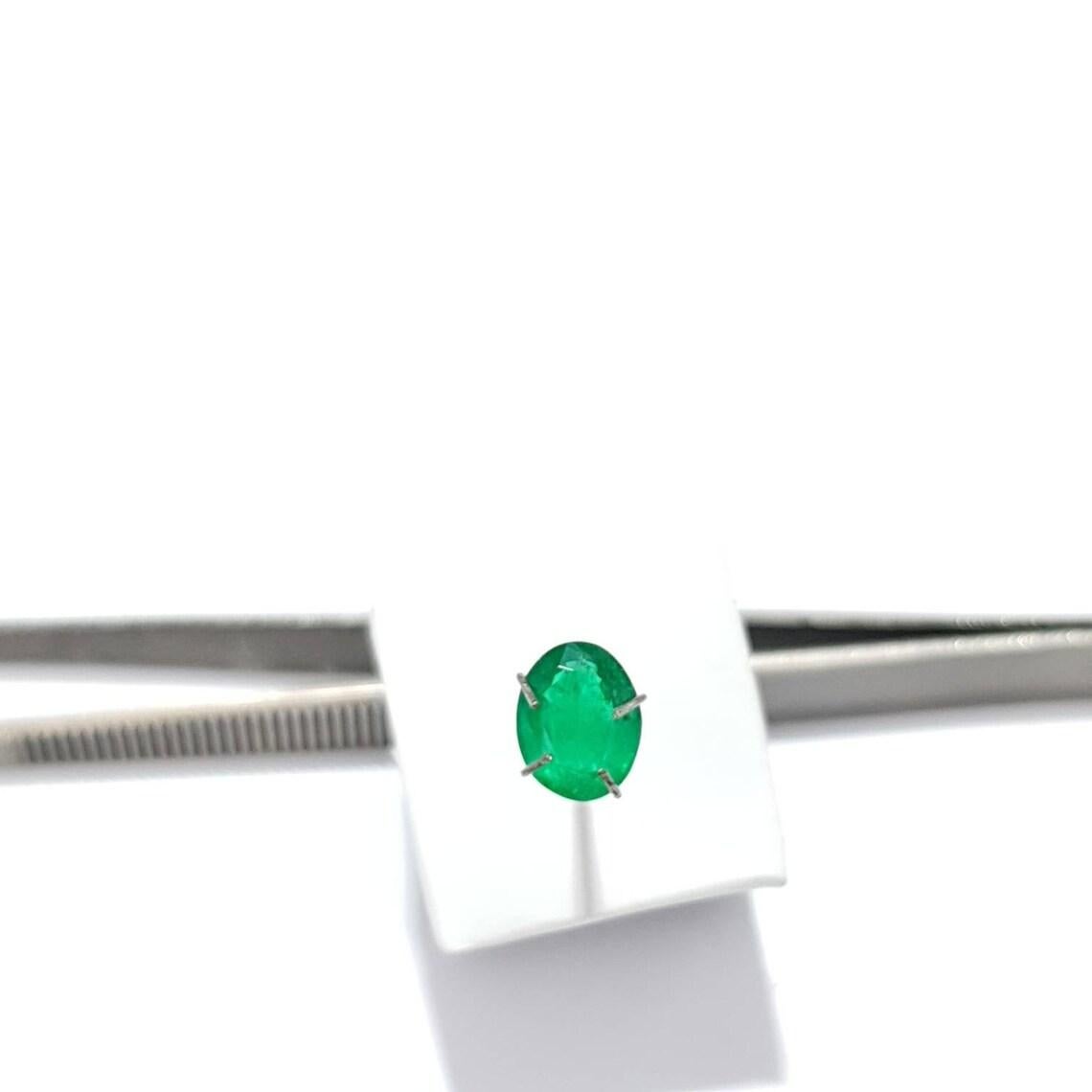 Women's or Men's 1.30cts Natural Emerald Cut Stone 8.34x6.57x4.32mm CERTIFIED Stone. For Sale
