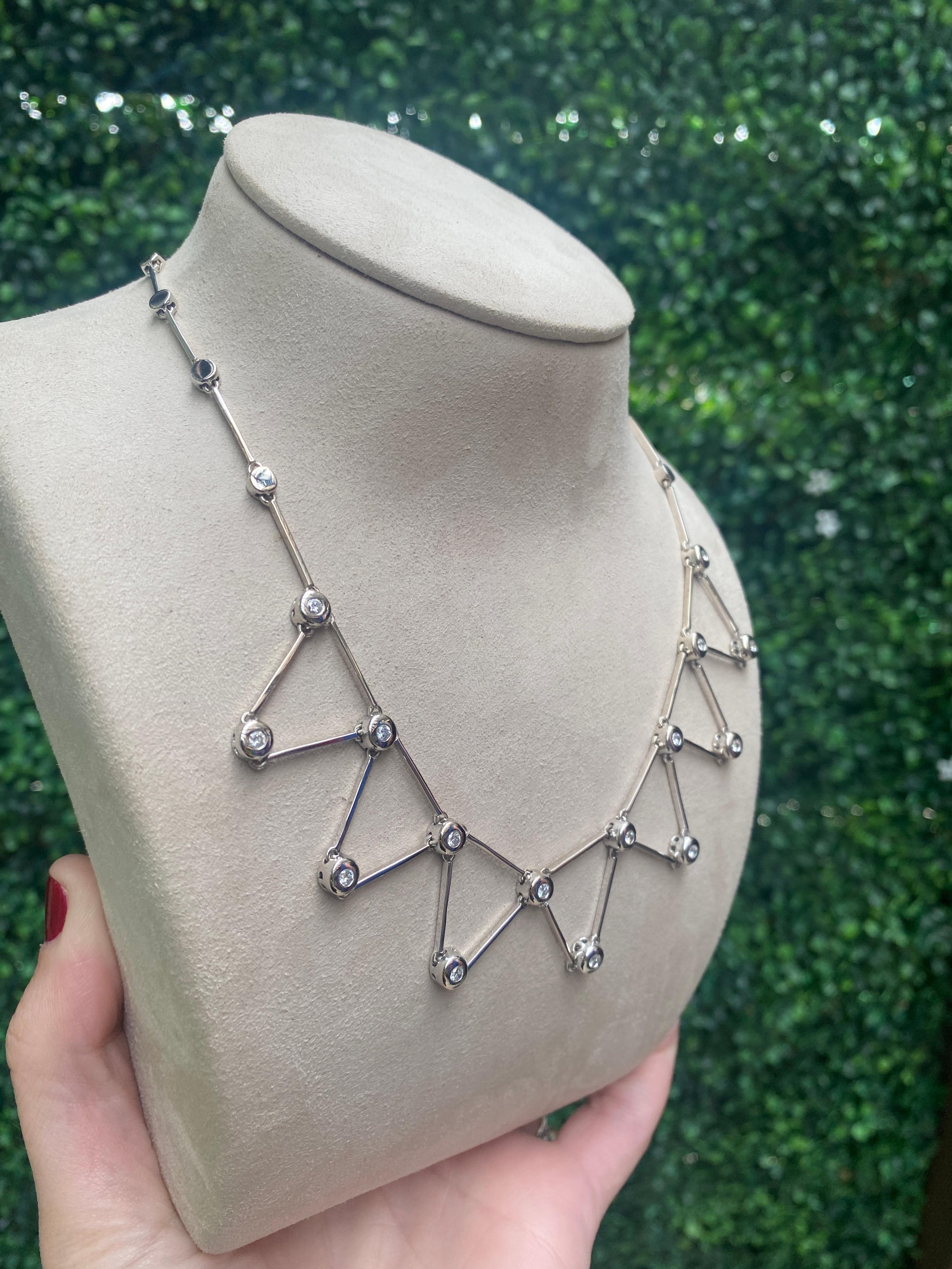Taglio rotondo Collana geometrica con diamanti incastonati da 1,30ctw in oro bianco 14k in vendita