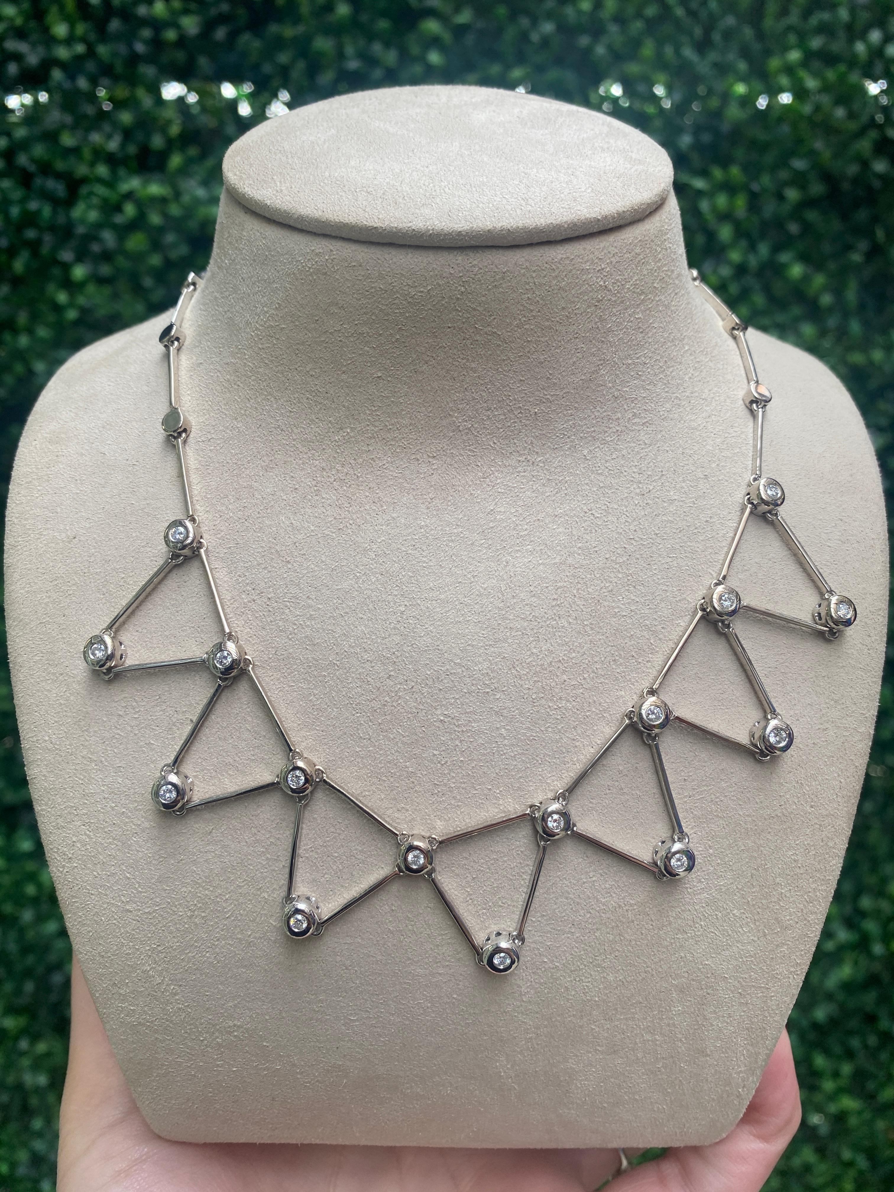 Collana geometrica con diamanti incastonati da 1,30ctw in oro bianco 14k In condizioni Nuovo in vendita a Houston, TX