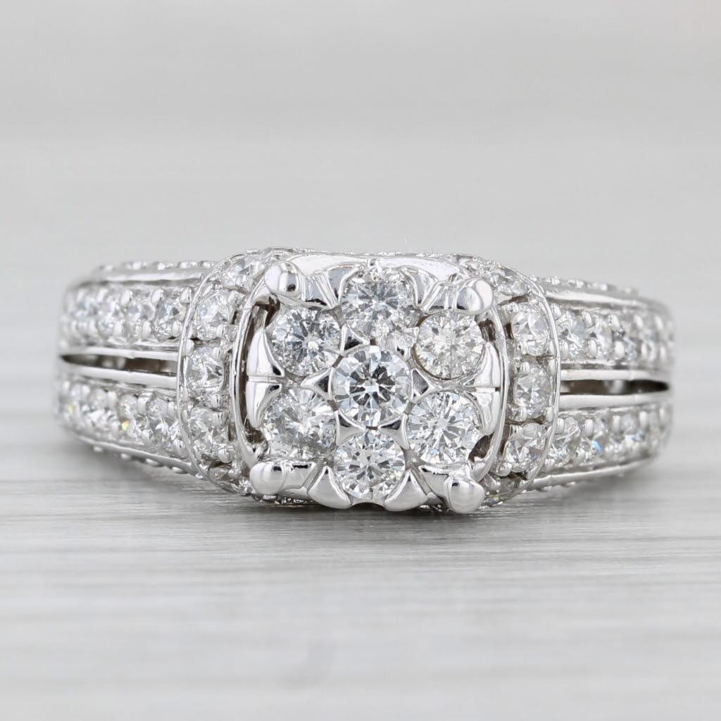 Informazioni sulla gemma:
- Diamanti naturali -
Carati totali - 1,30ctw
Taglio - Brillante rotondo
Colore - H - I.
Chiarezza - I1 - I2

Metallo: oro bianco 14k 
Peso: 7,4 grammi 
Timbri: 14k
Altezza della faccia: 8.1 mm 
Altezza sopra il dito: 9.5